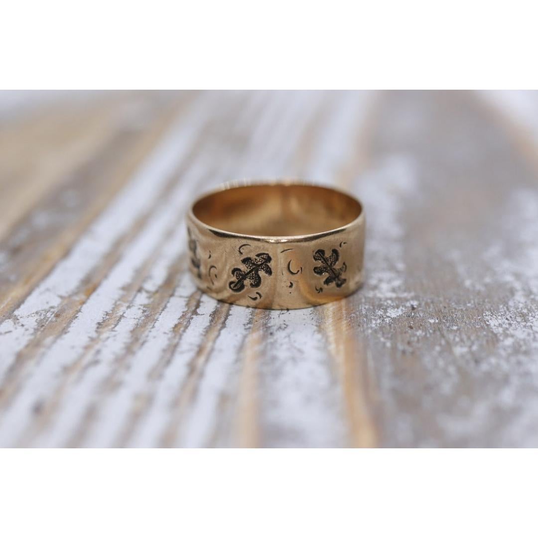 10k Wide Cigar band. Rose Gold Vintage Embossed Maple Oak Leaf design. 7.5mm For Sale 1