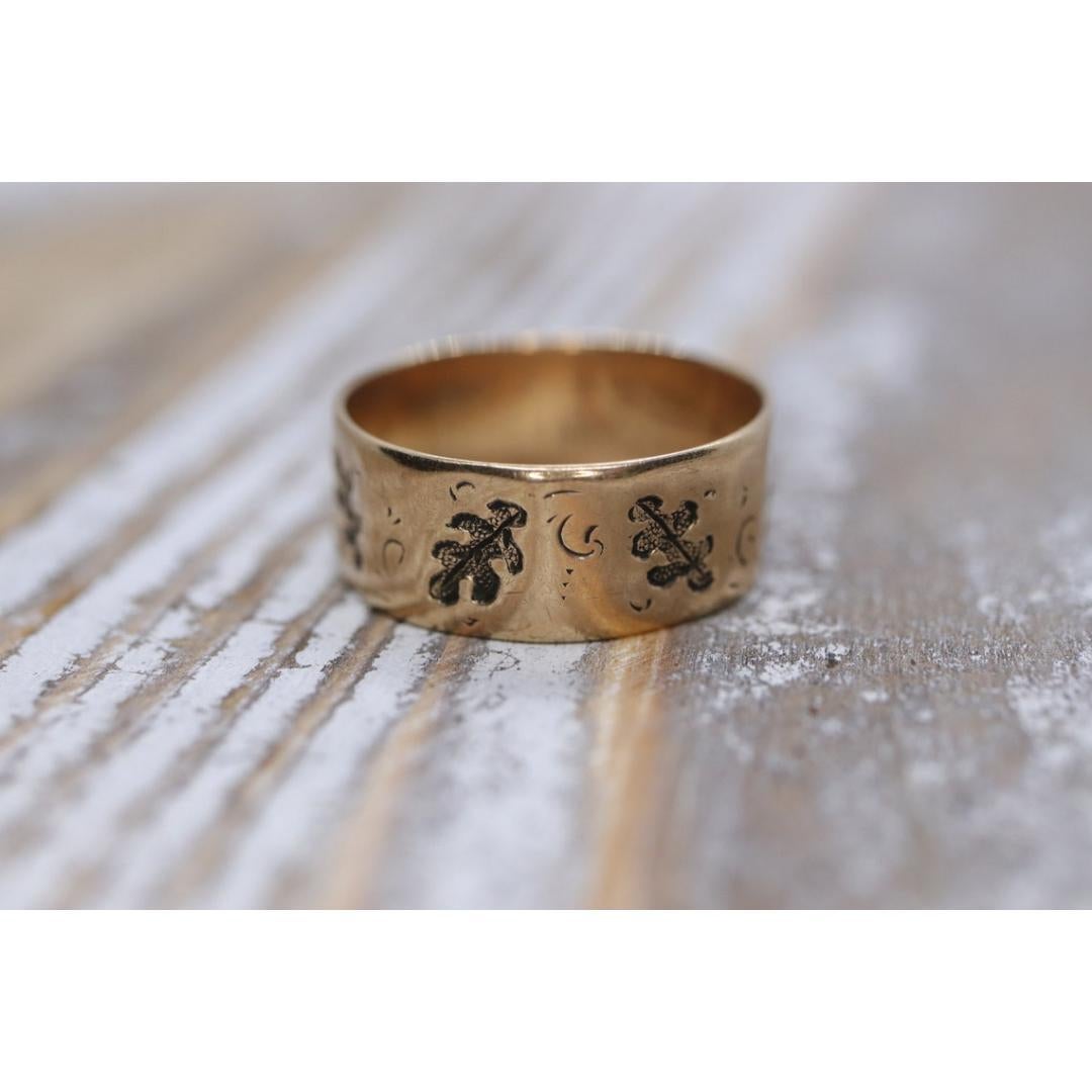 10k Wide Cigar band. Rose Gold Vintage Embossed Maple Oak Leaf design. 7.5mm For Sale 2