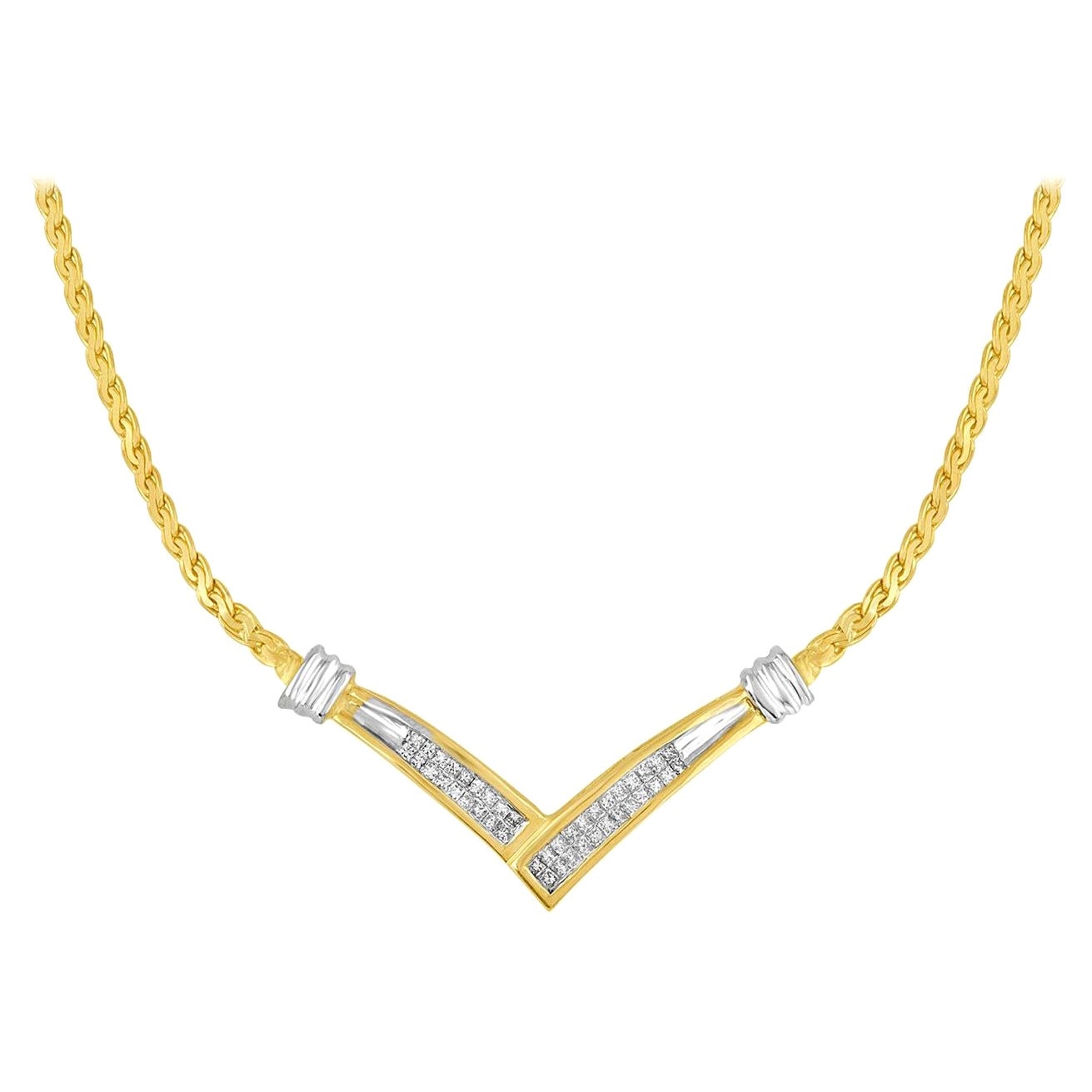 Collar de Diamantes en Forma de "V" de 1/2 Quilate en Oro Amarillo y Blanco de 10k