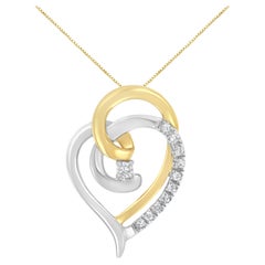 Pendentif en or jaune et blanc 10 carats orné d'un double cœur en forme de spirale et de diamants 