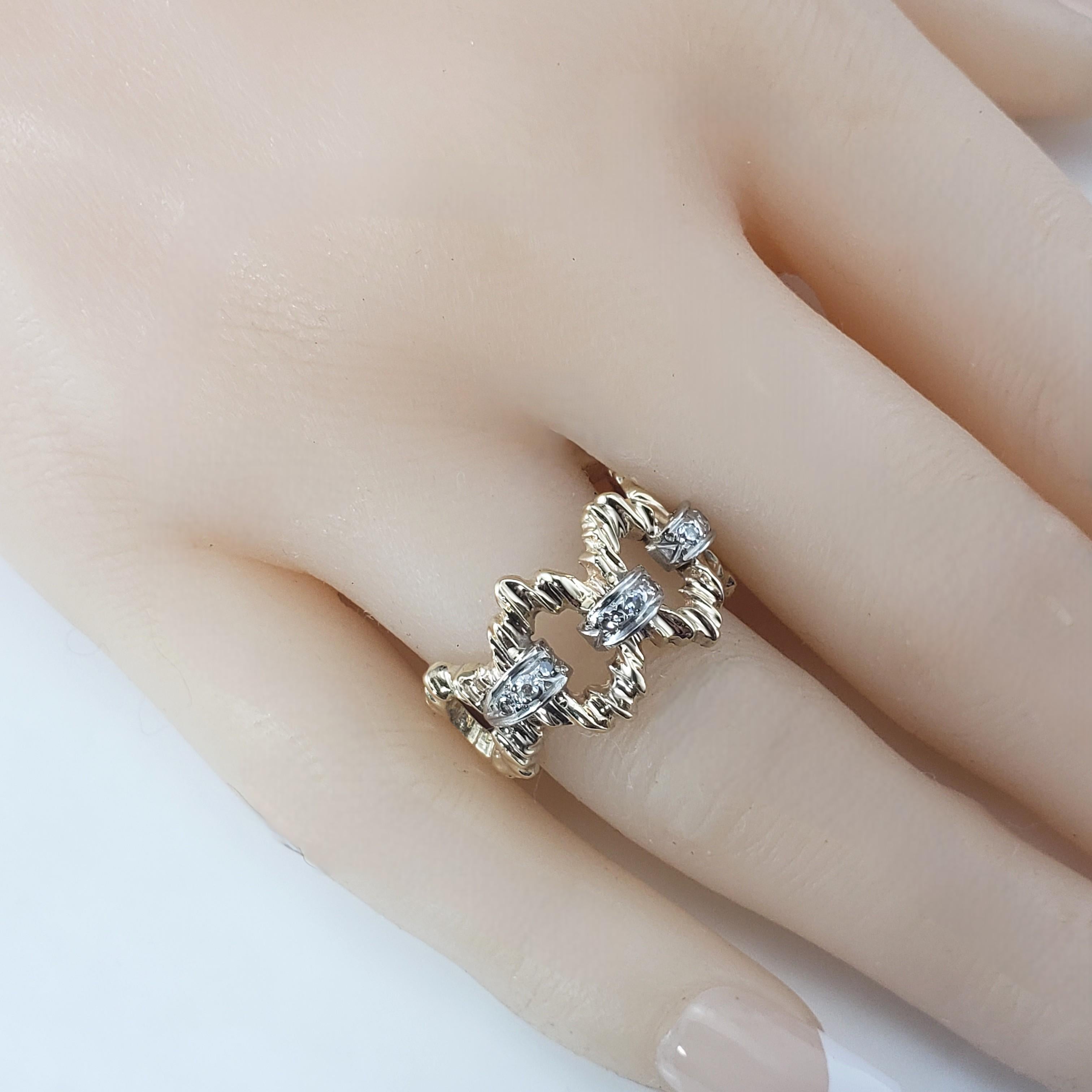 Bague en or jaune et blanc 10K avec diamant Taille 7.5-7.75 #22219 en vente 2