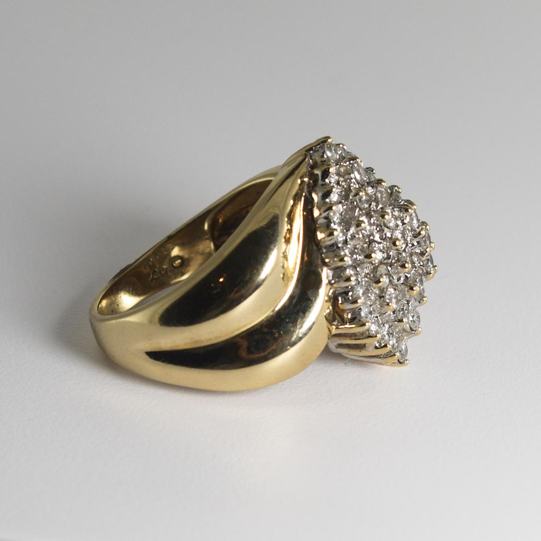 Round Cut 10K Yellow and White Gold Diamond Cluster Ring 1.00ct For Sale