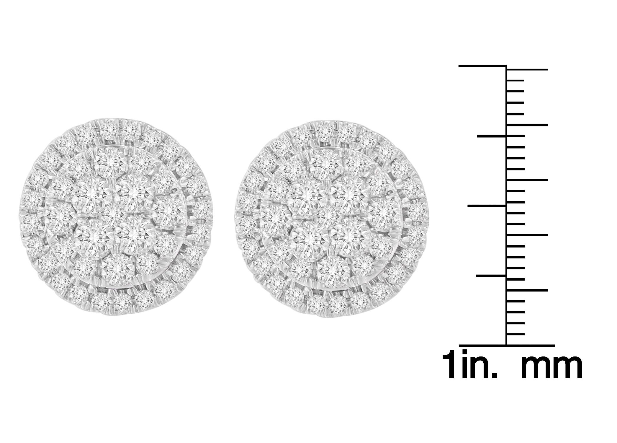 Taille ronde Clous d'oreilles en or jaune 10 carats avec halo de diamants à fleurs composites de 1 1/2 carat en vente