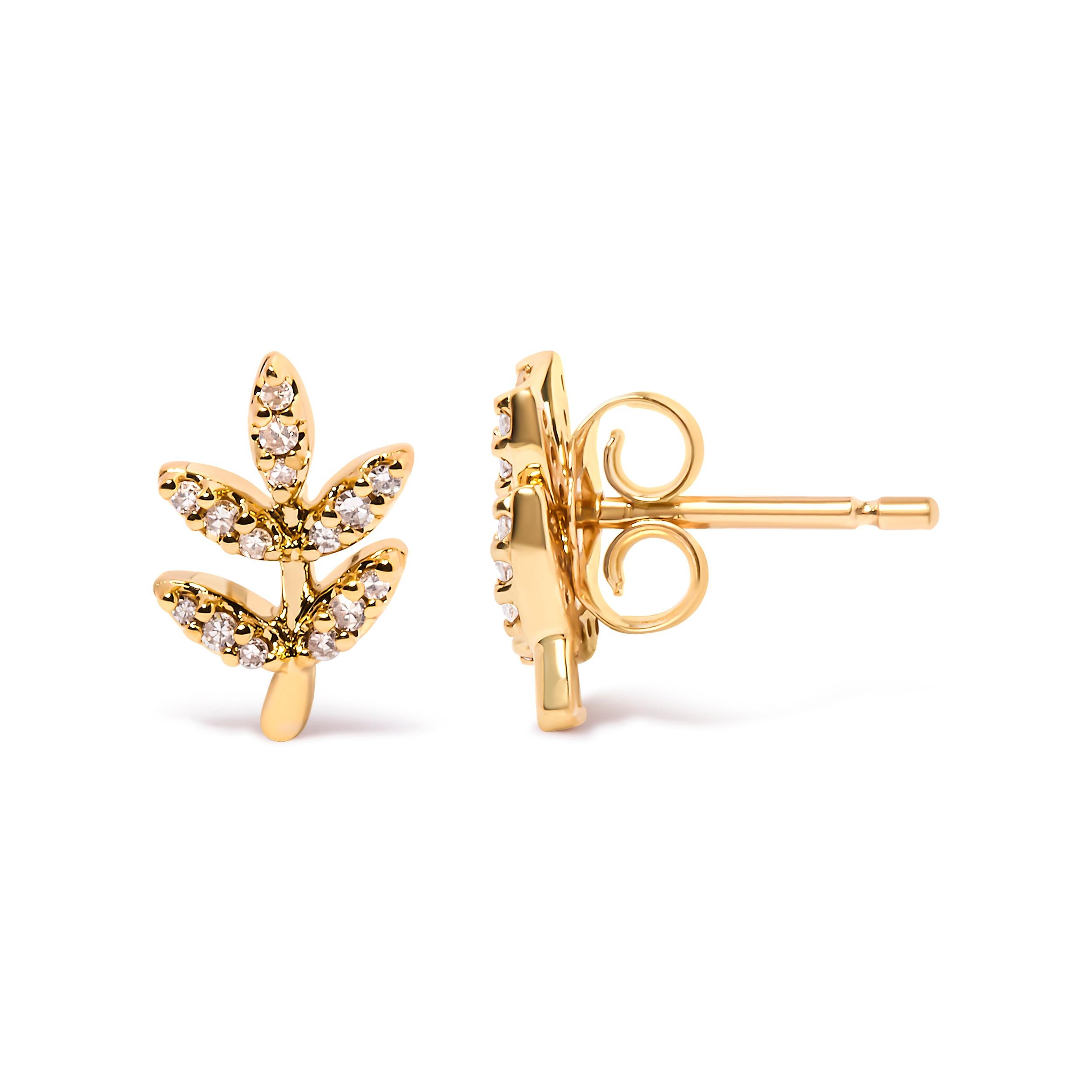 Moderno Orecchini in oro giallo 10K con diamante da 1/10 di carato, con foglie e rami in vendita