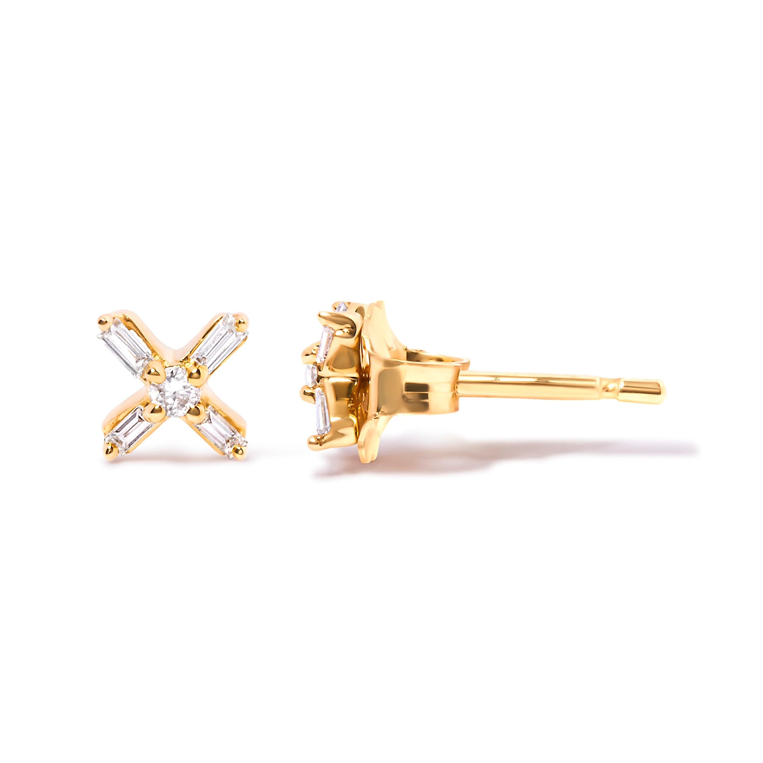 Moderne Clous d'oreilles croix croisée en or jaune 10 carats avec diamants ronds et baguettes de 1/10 carat en vente