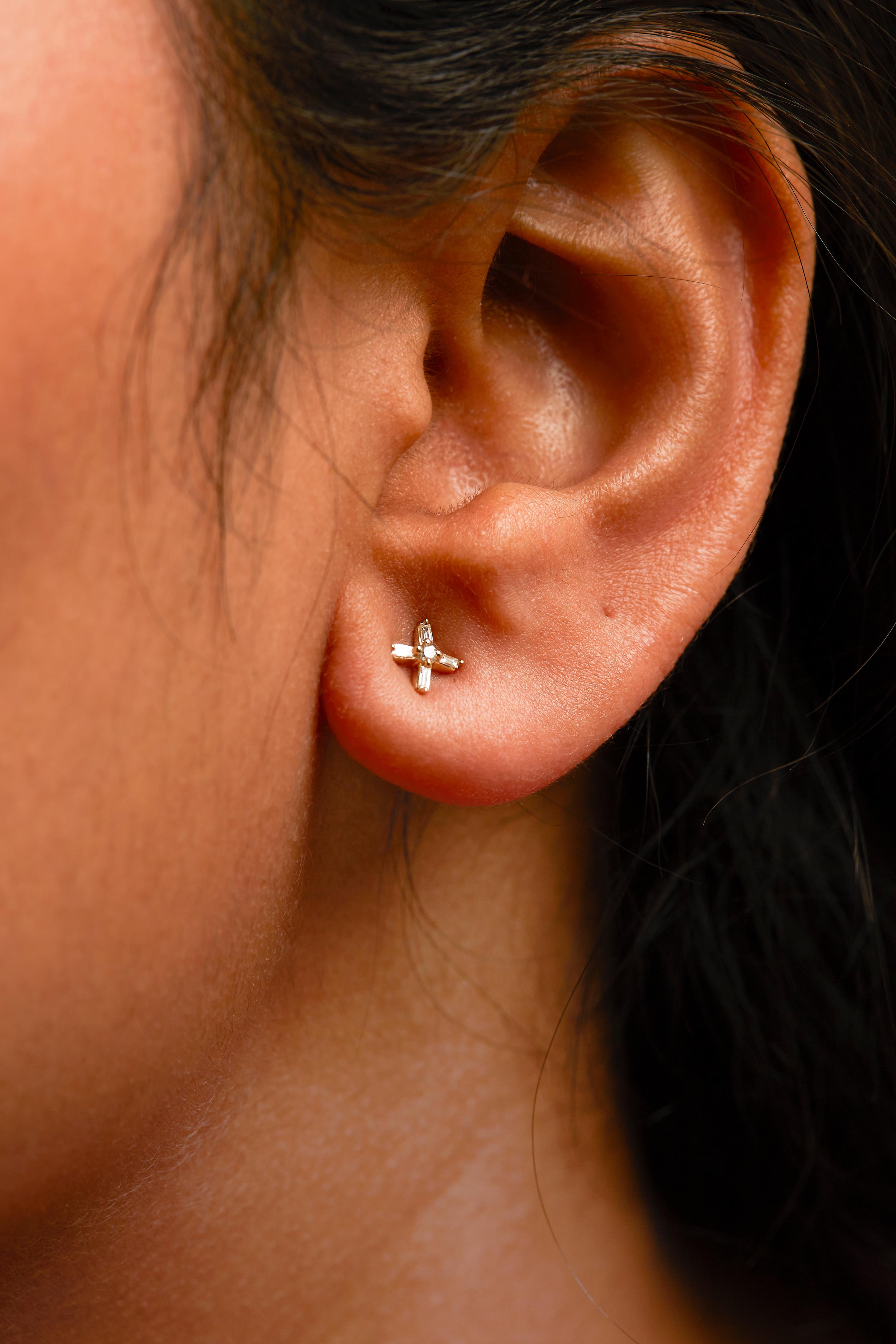 1/10 diamond stud earrings