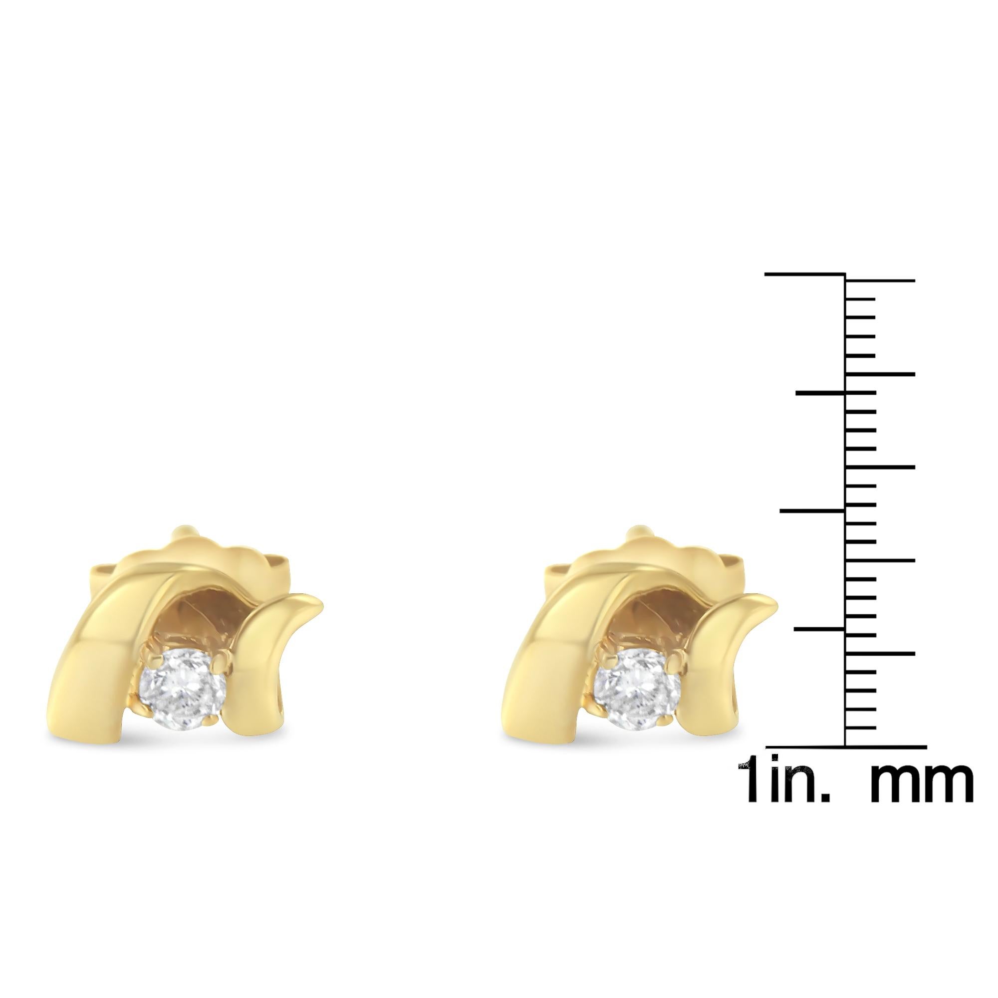 10K Yellow Gold Classic Ribbon Twist Diamond Stud Earrings In New Condition For Sale In New York, NY