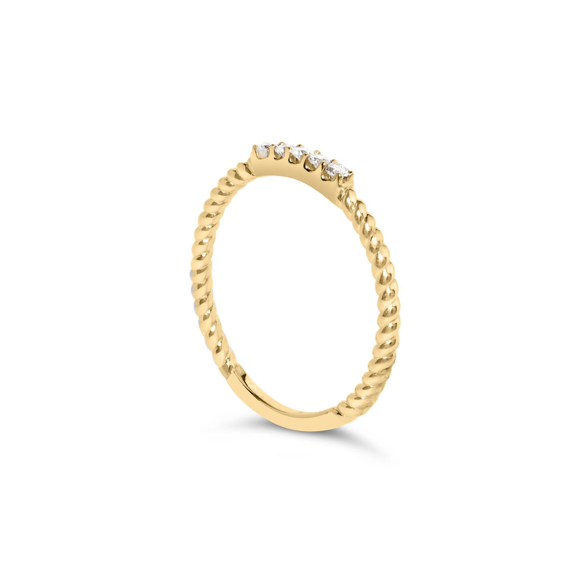 Anillo de oro amarillo de 10 quilates con 5 piedras y 1/10 qt de diamante Corte redondo en venta