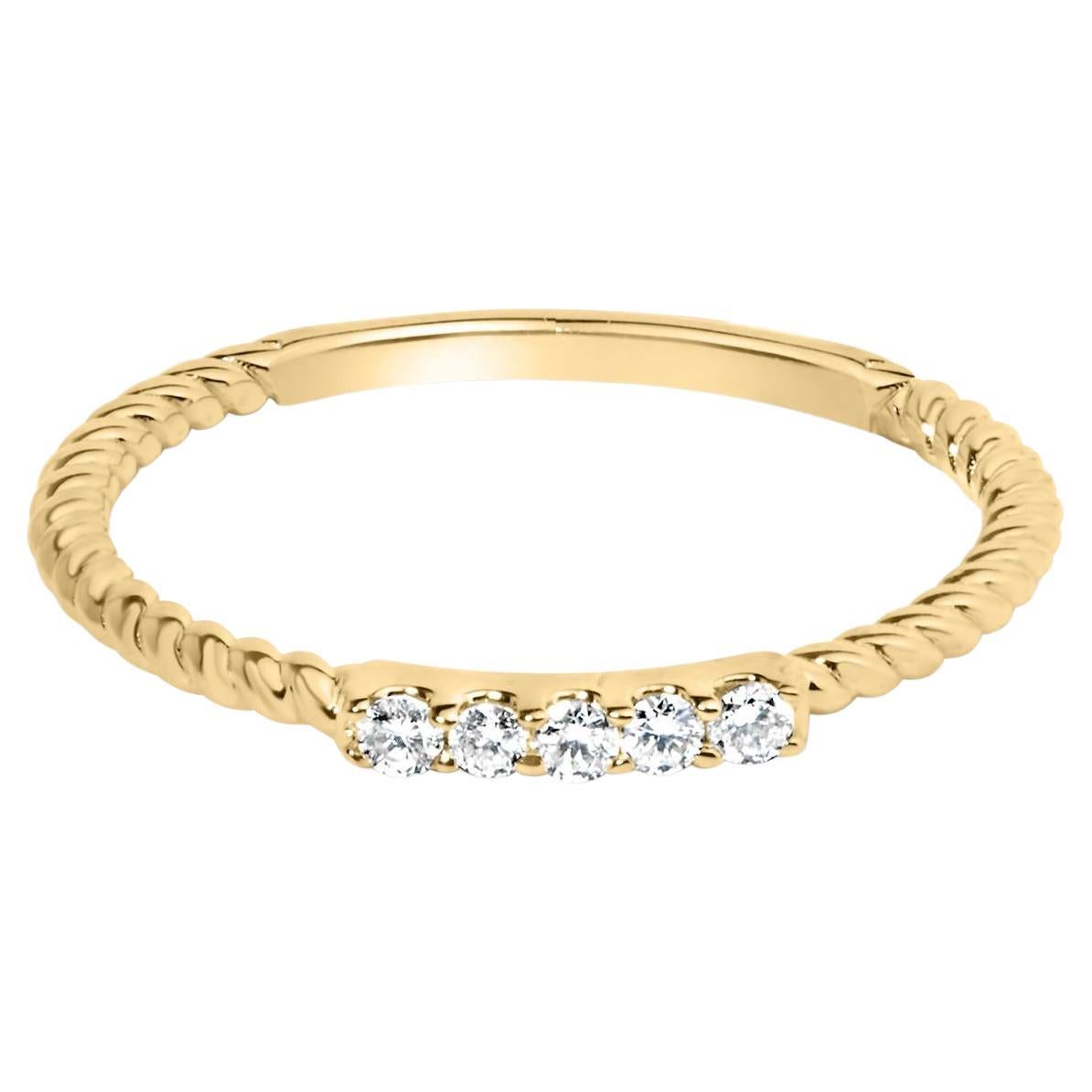 Bague en or jaune 10K avec 5 pierres en diamant 1/10 Cttw à tige tressée