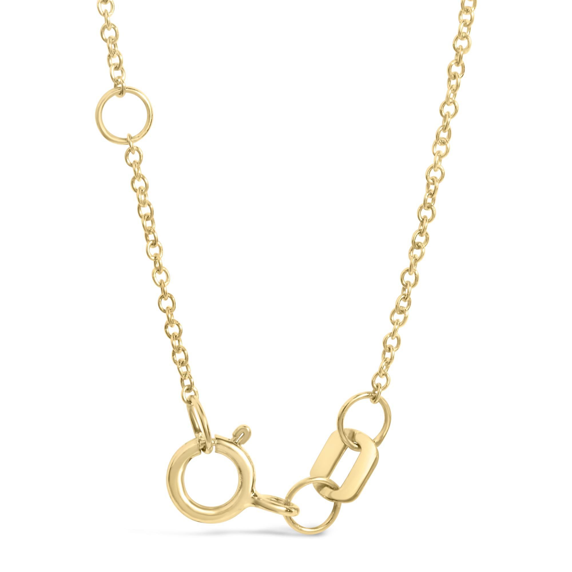 Infunde a tu conjunto una pizca de brillante elegancia con esta exquisita pulsera de oro amarillo de 10 quilates, magistralmente elaborada para abrazar el caprichoso encanto de un elegante clip. Este amuleto, un símbolo de organización reimaginado