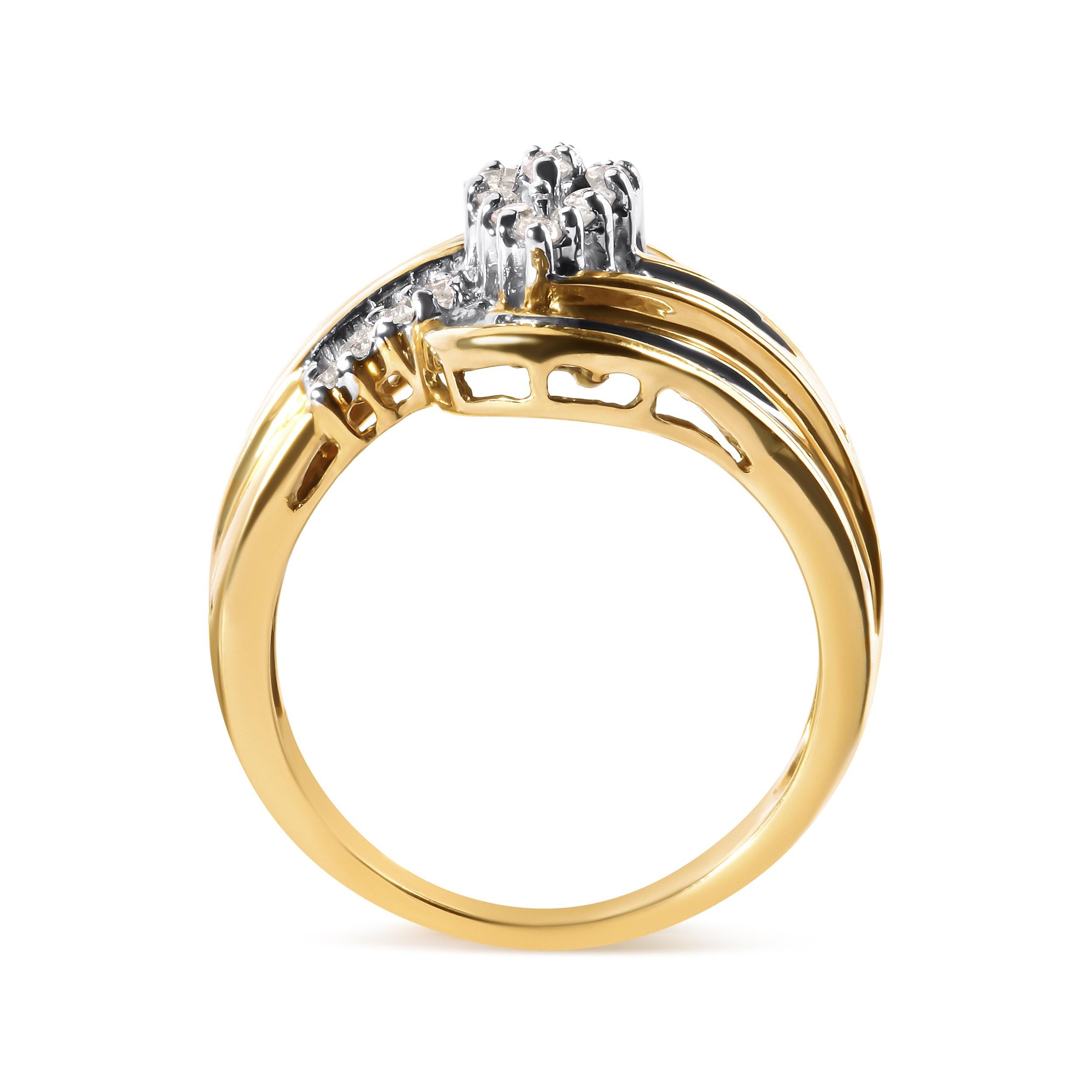 Taille ronde Bague en or jaune 10K 1/2 Cttw Diamond Pear Cluster and Swirl - Taille 7 en vente