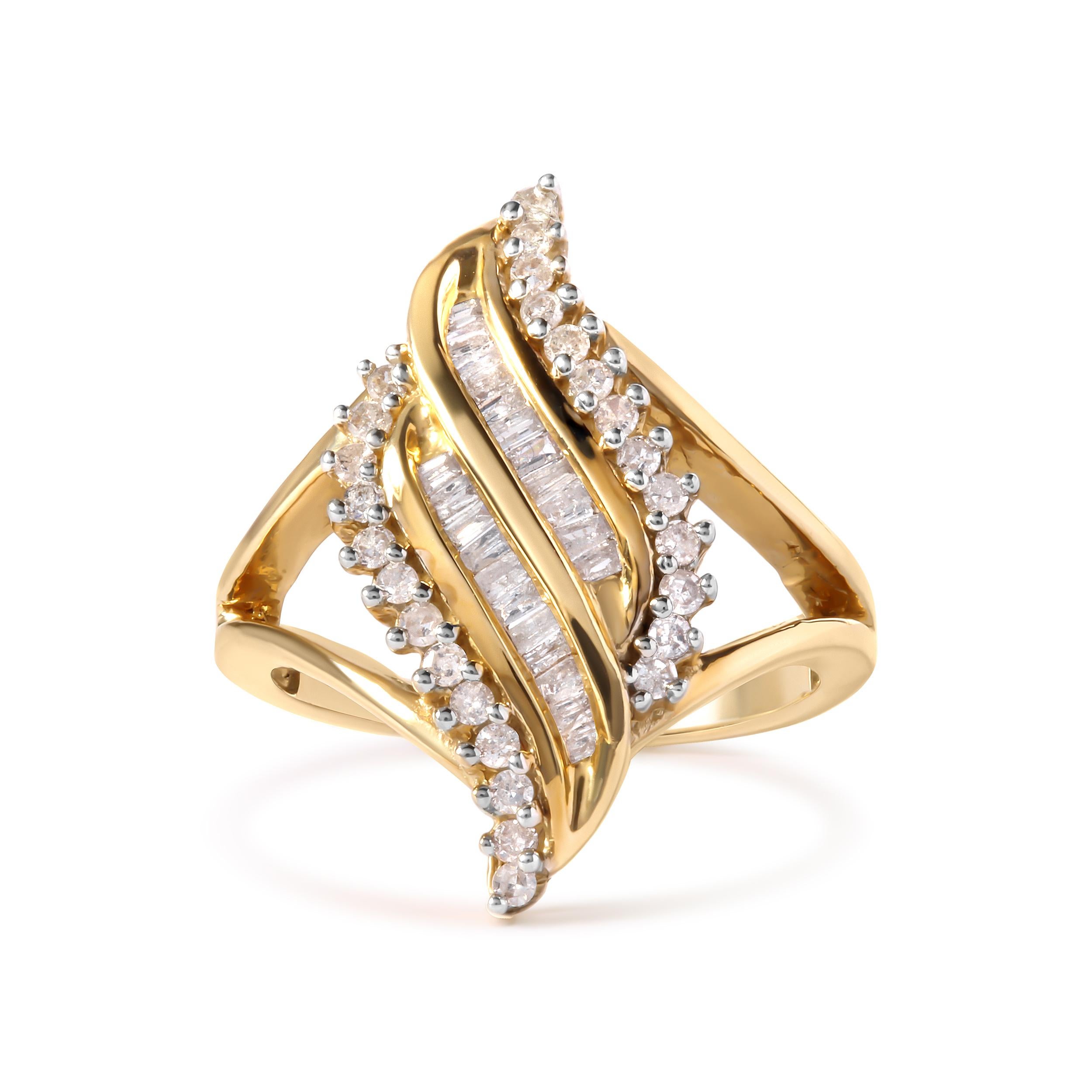 Anillo de cóctel de diamantes redondos y talla baguette de 1/2 qt de oro amarillo de 10 quilates Corte redondo en venta