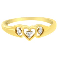 Bague en or jaune 10 carats avec triple cœur en diamants de 1/20 carat