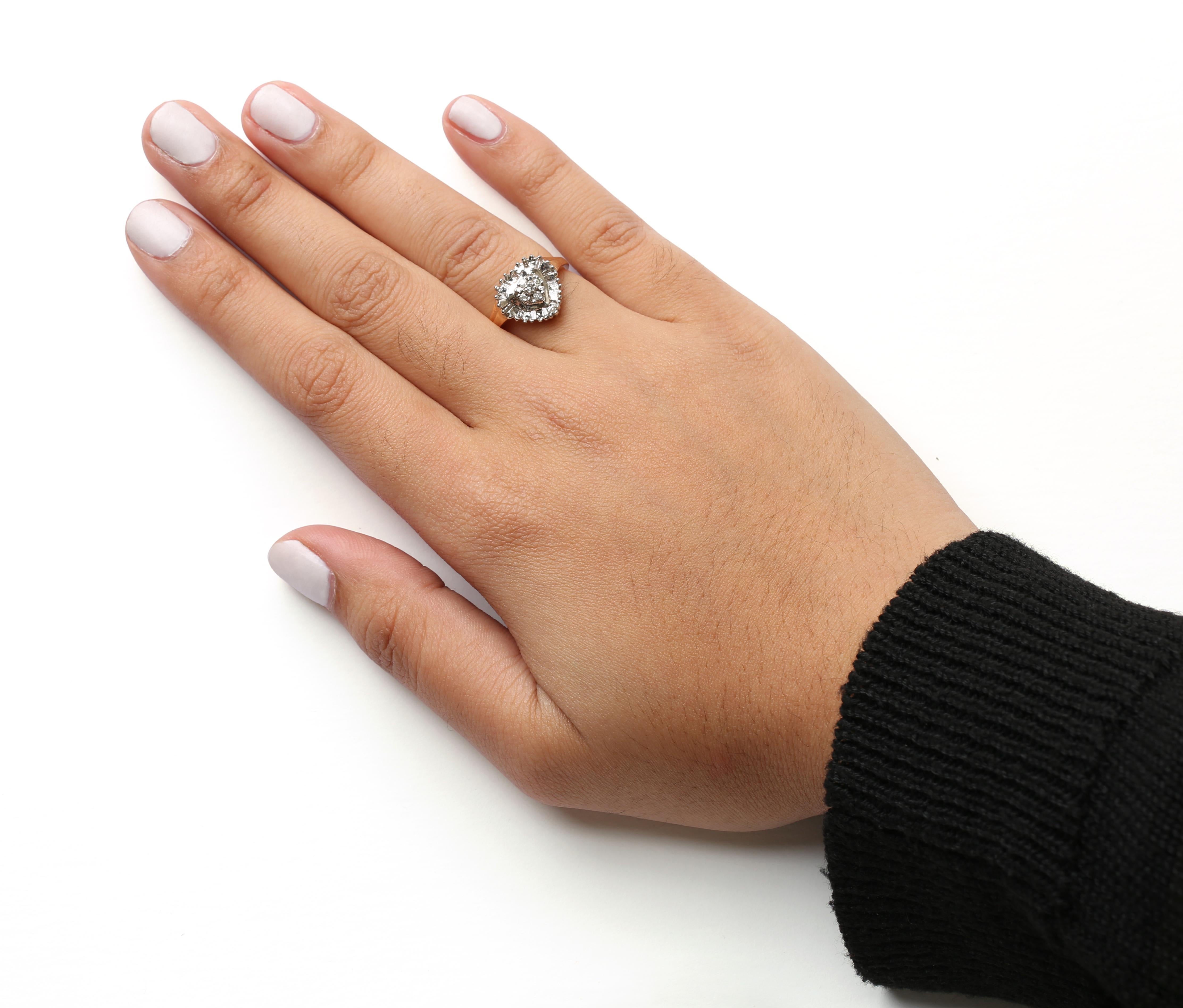Bague Ballerina en or jaune 10K avec diamants ronds et baguettes en forme de coeur de 1/4 ct Neuf - En vente à New York, NY