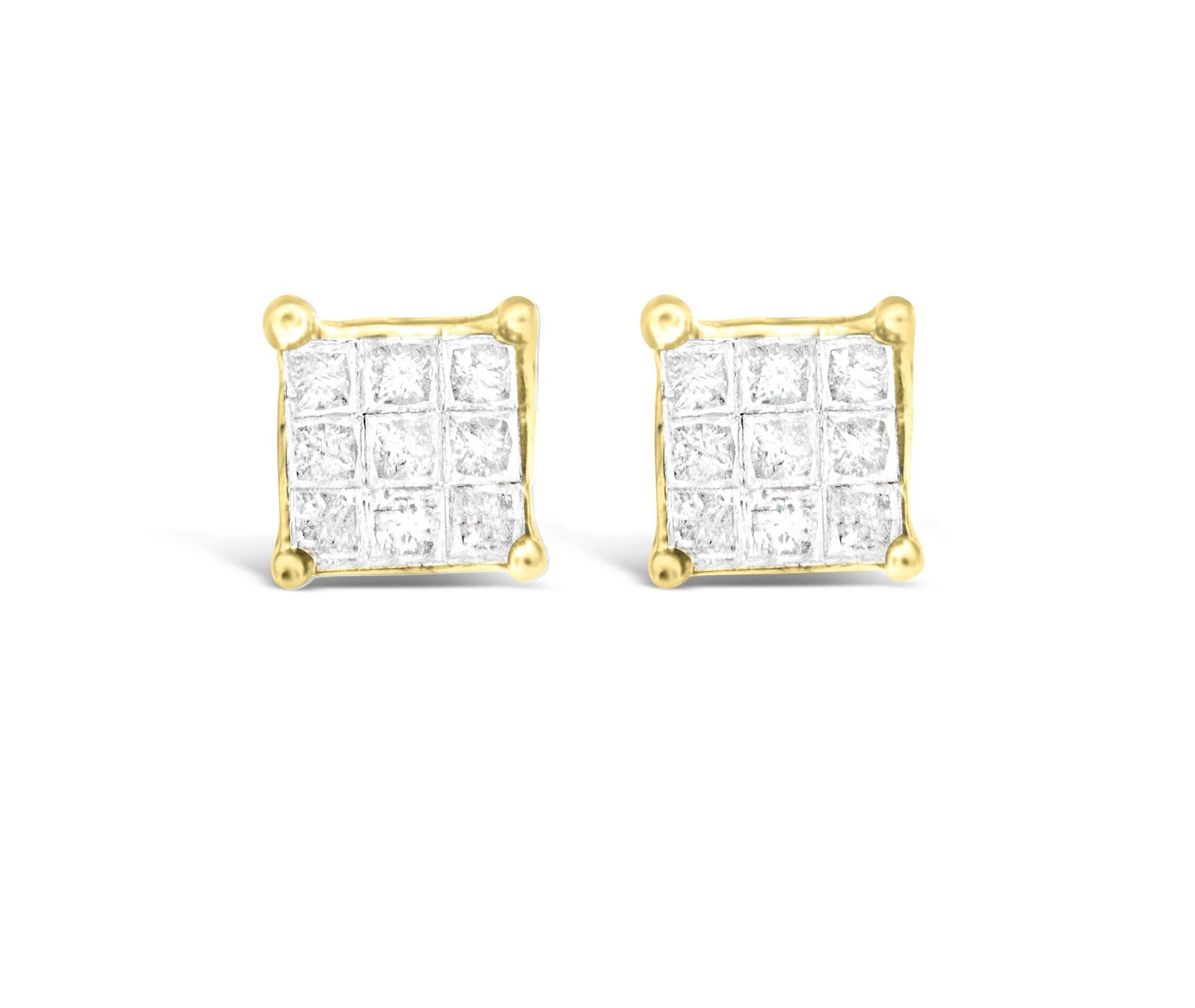 Plongez dans l'élégance subtile de ces boucles d'oreilles en or jaune 10K, où dix-huit diamants taille princesse se fondent en un éblouissant carré composite, évoquant une continuité sans faille qui enchante le regard. Chaque diamant naturel, d'un