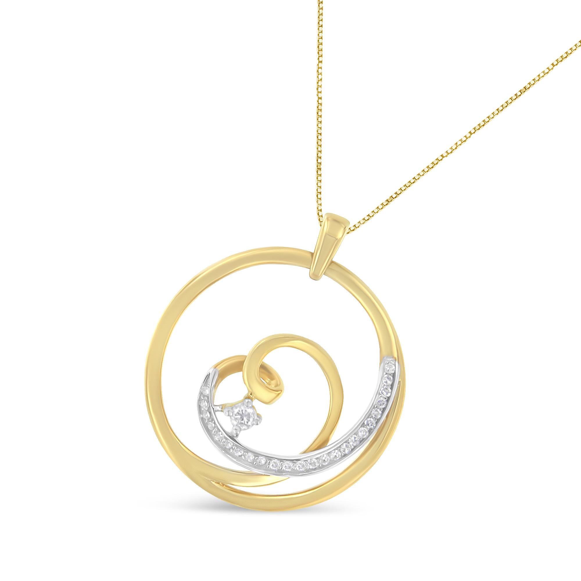 Contemporary 10k Yellow Gold 1/6 Carat Diamond Heart Circle Pendant Necklace For Sale