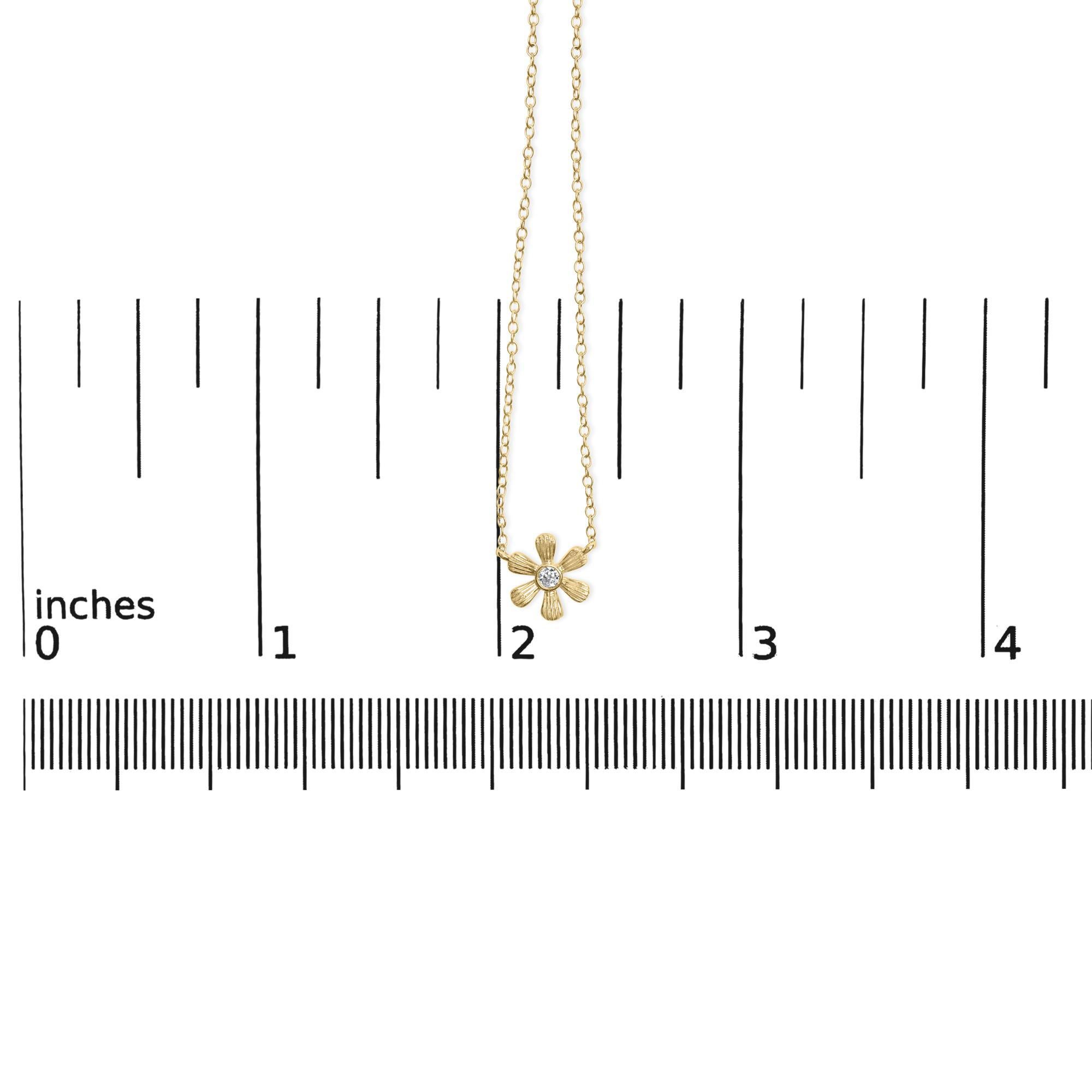 Collana a catena con stazione floreale in oro giallo 10K con diamante da 1/8 cttw In condizioni Nuovo in vendita a New York, NY