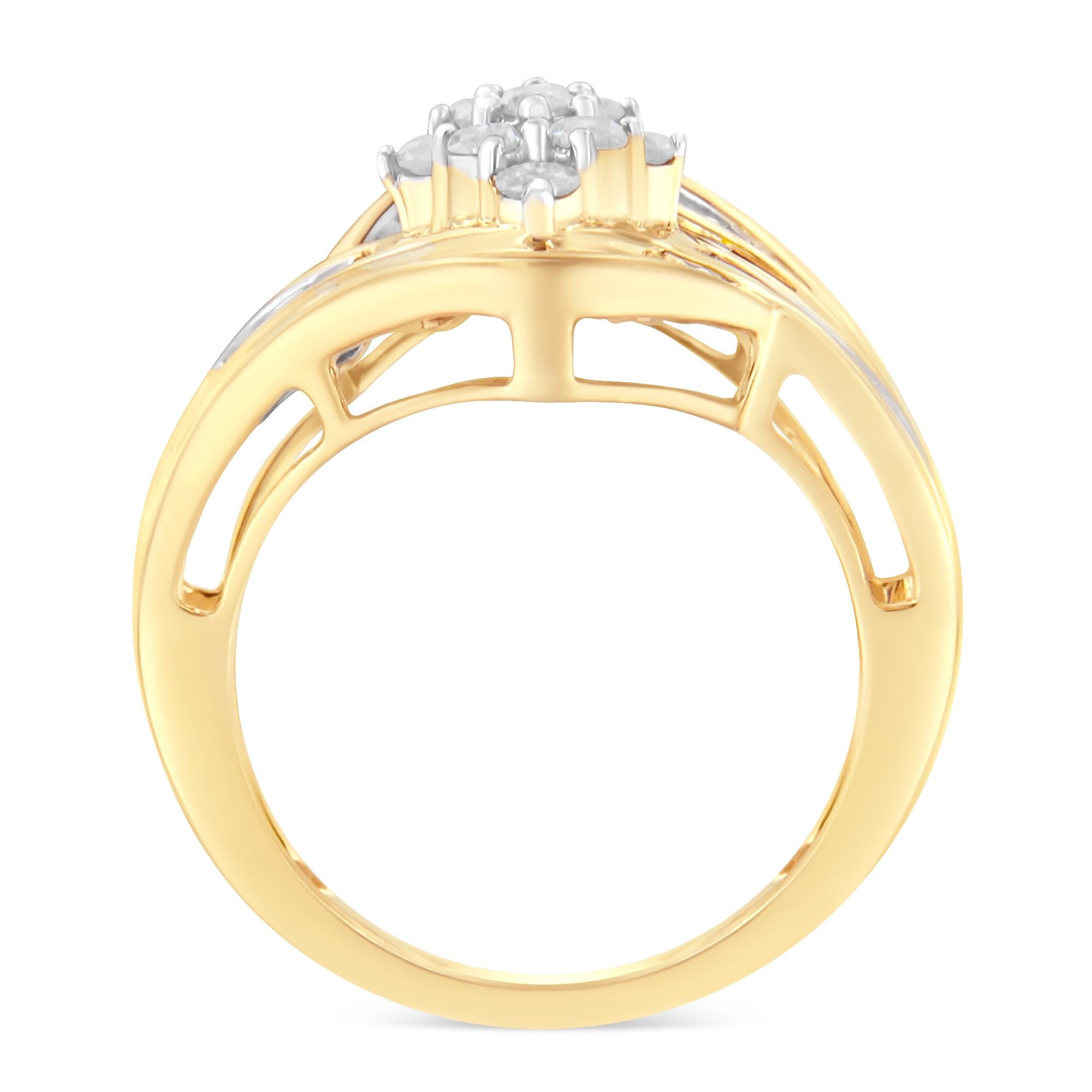 Fai divertire la tua amata con questo accattivante anello di diamanti. Realizzato in un design unico e in oro giallo 10 carati, presenta un centro ornato da uno splendido diamante a taglio rotondo. Inoltre, la seconda forma è impreziosita da