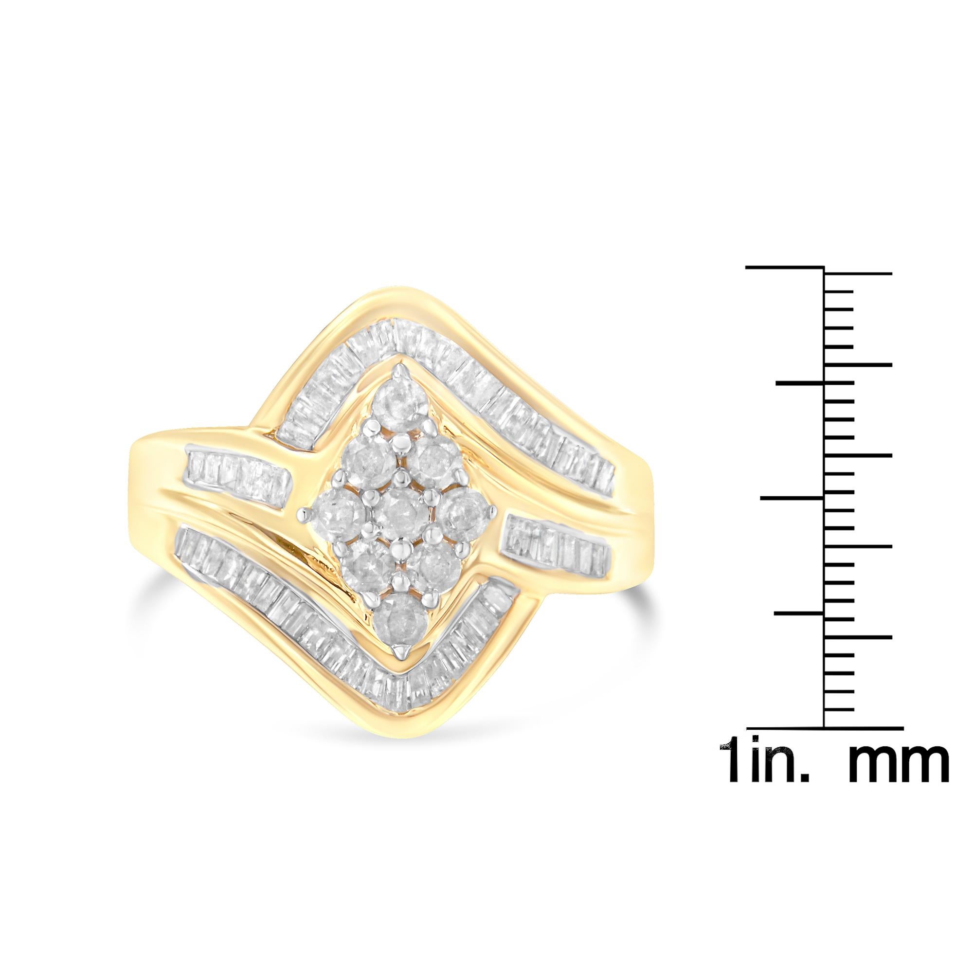 Donna Anello con cluster di diamanti bypass in oro giallo 10K da 1 Cttw (colore I-J, purezza I2-I3) -