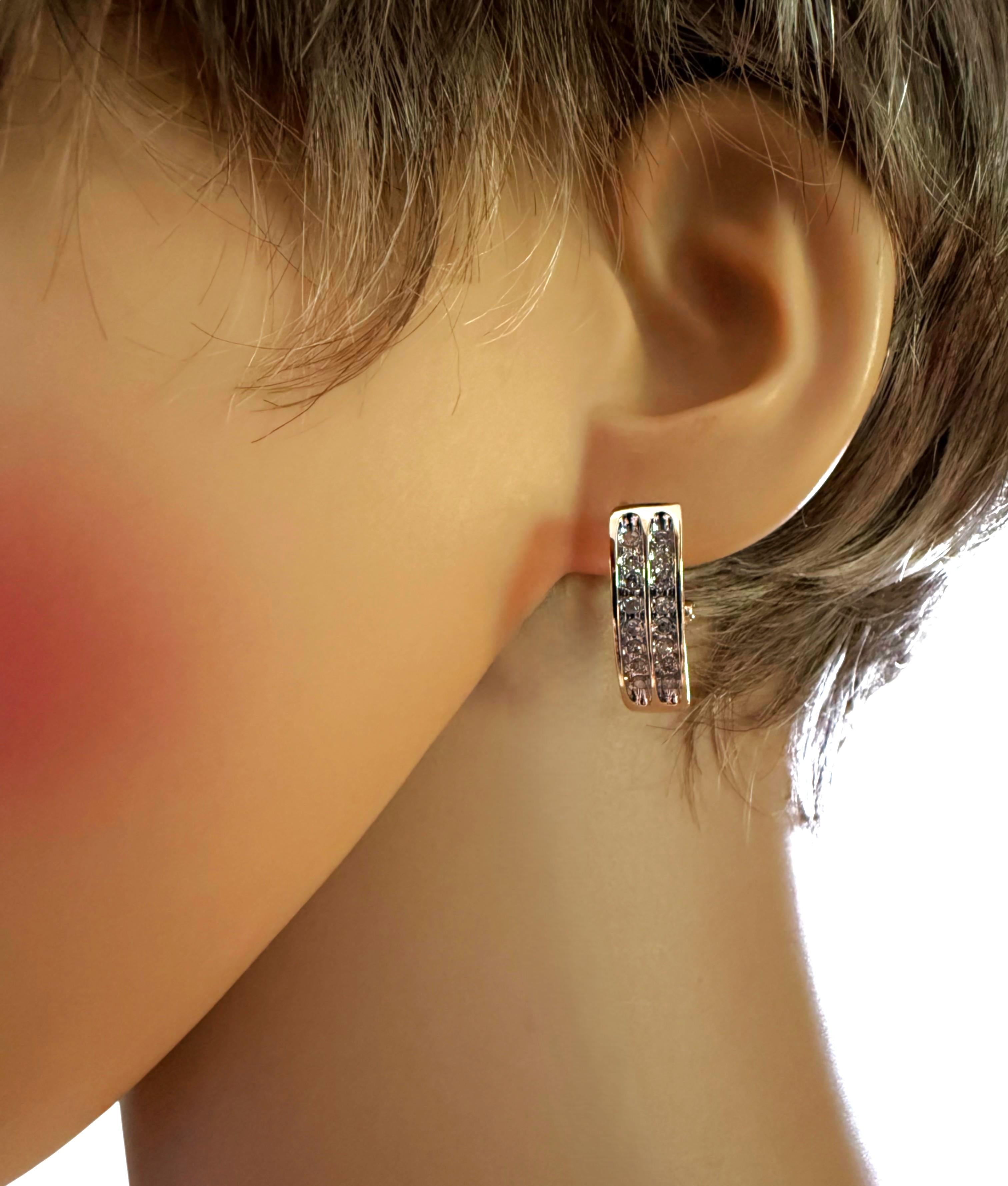Taille brillant Boucles d'oreilles en or jaune 10k 1.0 carat diamant demi-rondelle Omega Backs en vente