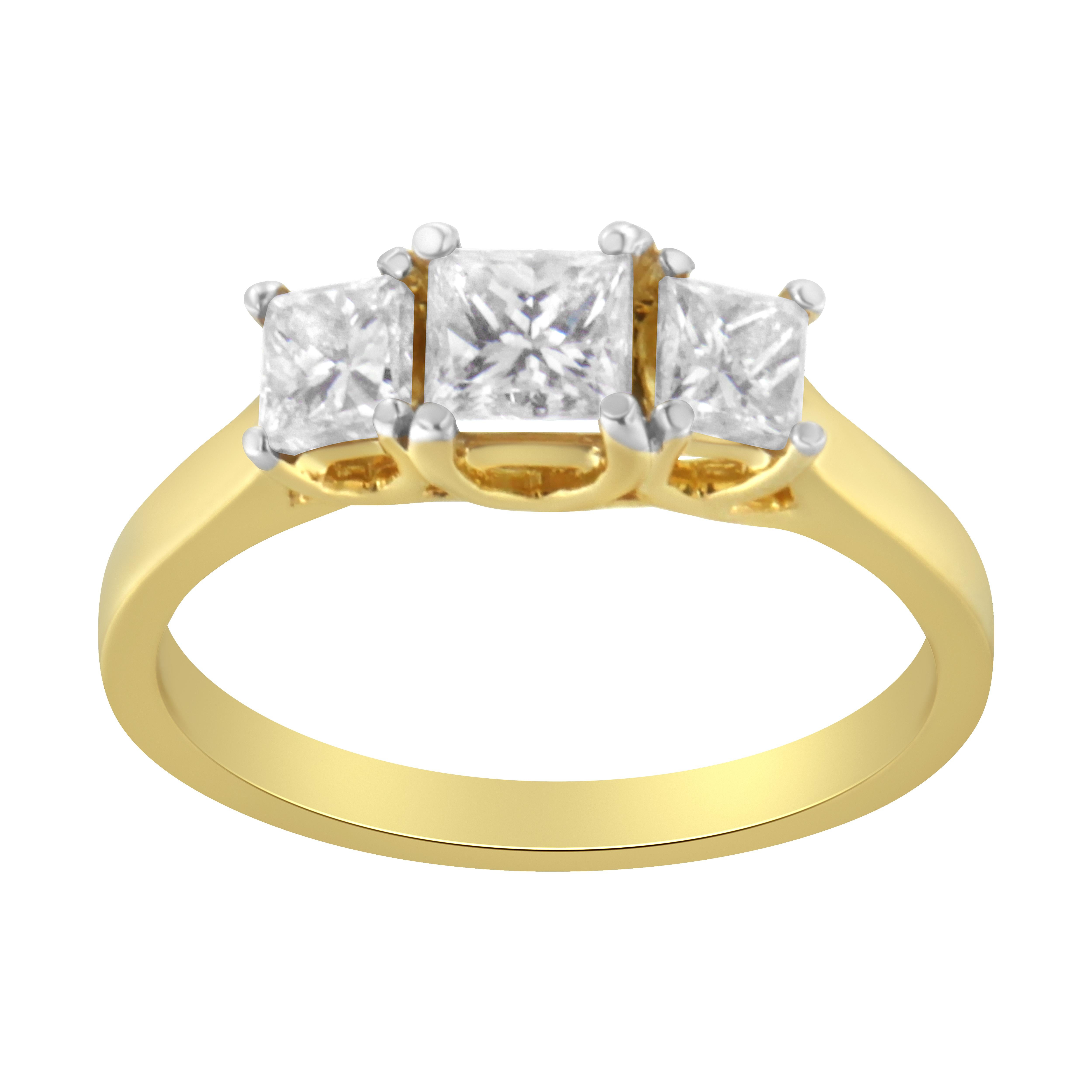 En vente :  Bague à trois pierres en or jaune 10K avec diamant taille princesse de 1,0 carat 2