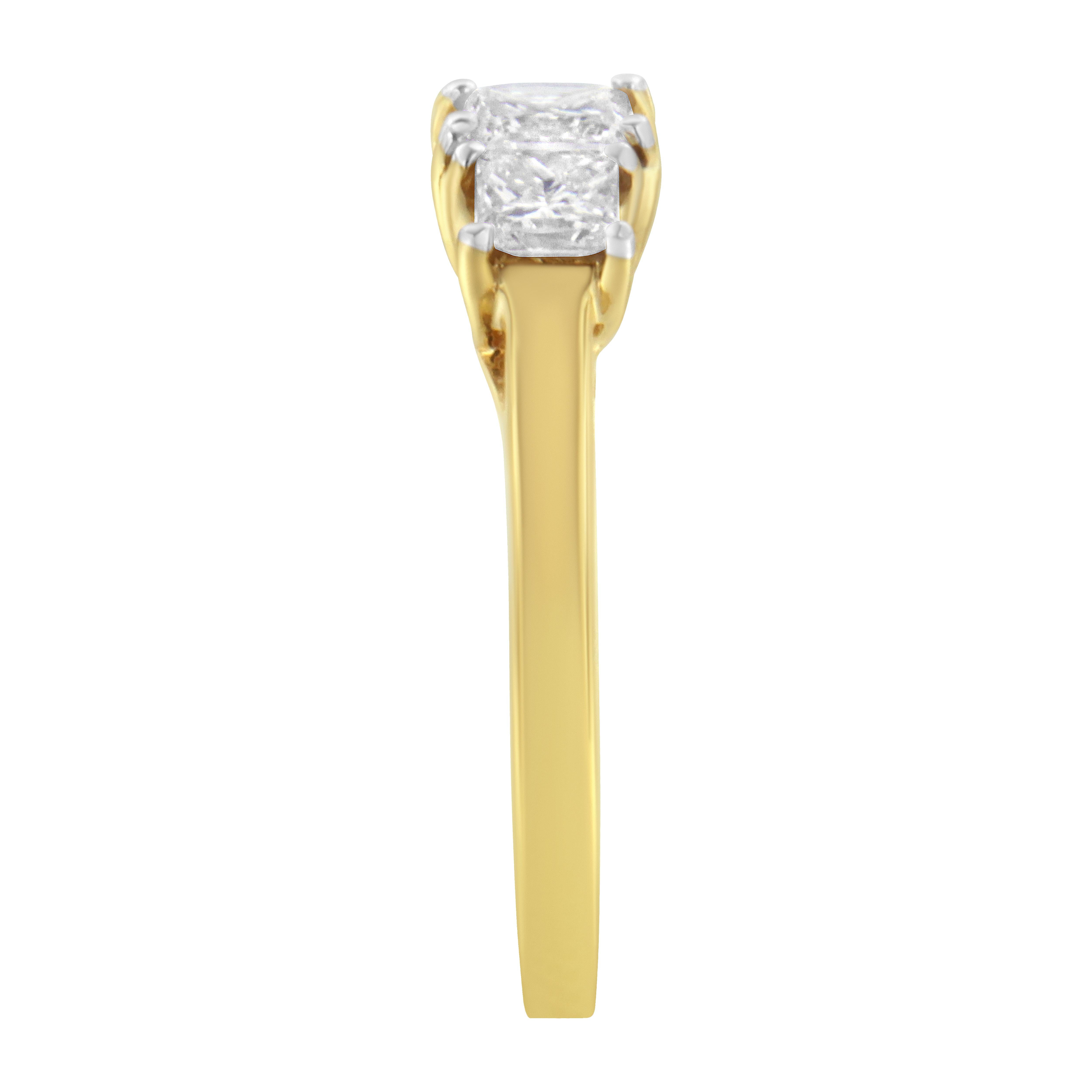 En vente :  Bague à trois pierres en or jaune 10K avec diamant taille princesse de 1,0 carat 5