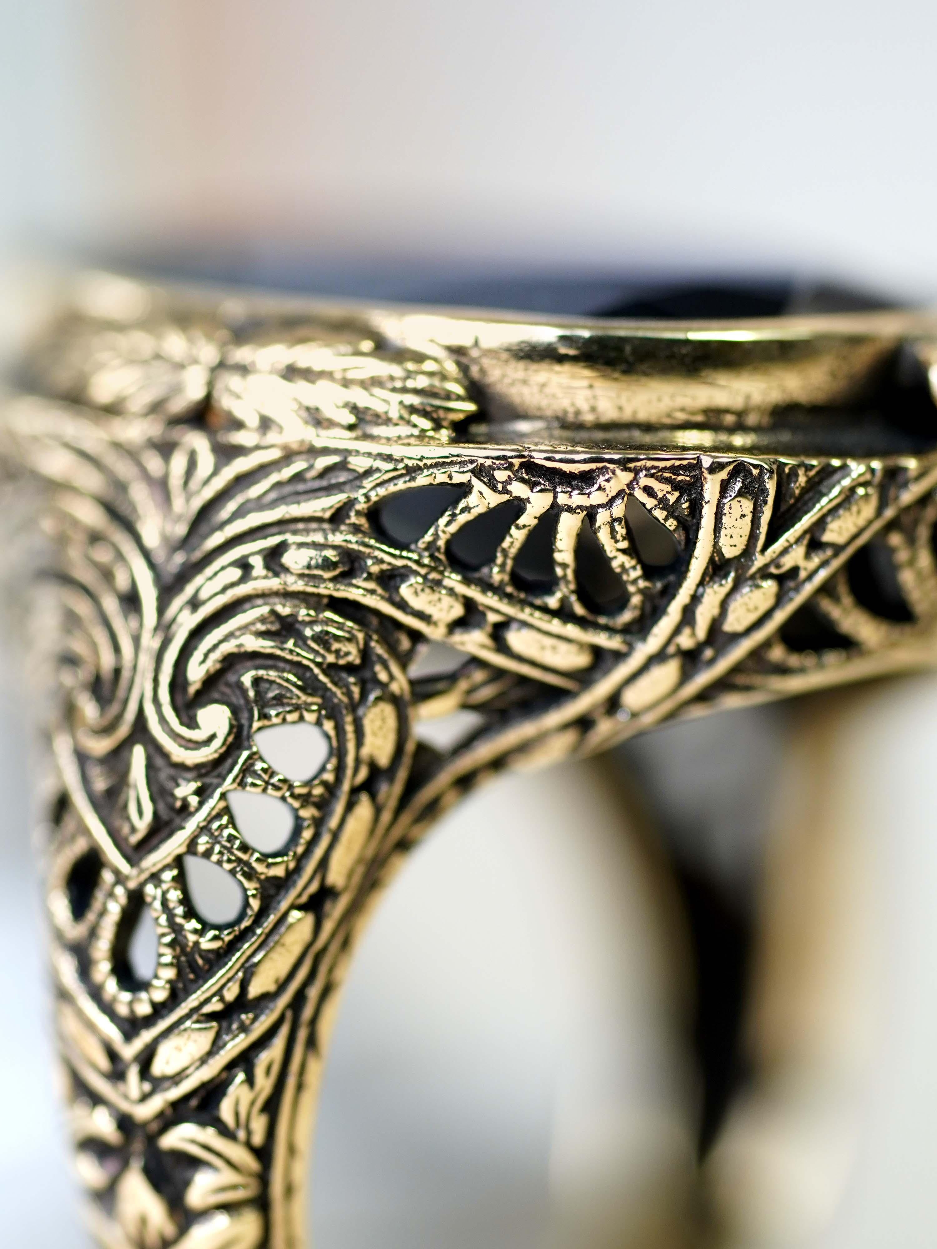 Oro giallo 10K 10 Ct. Anello da cocktail con intaglio in onice in stile vintage in vendita 1