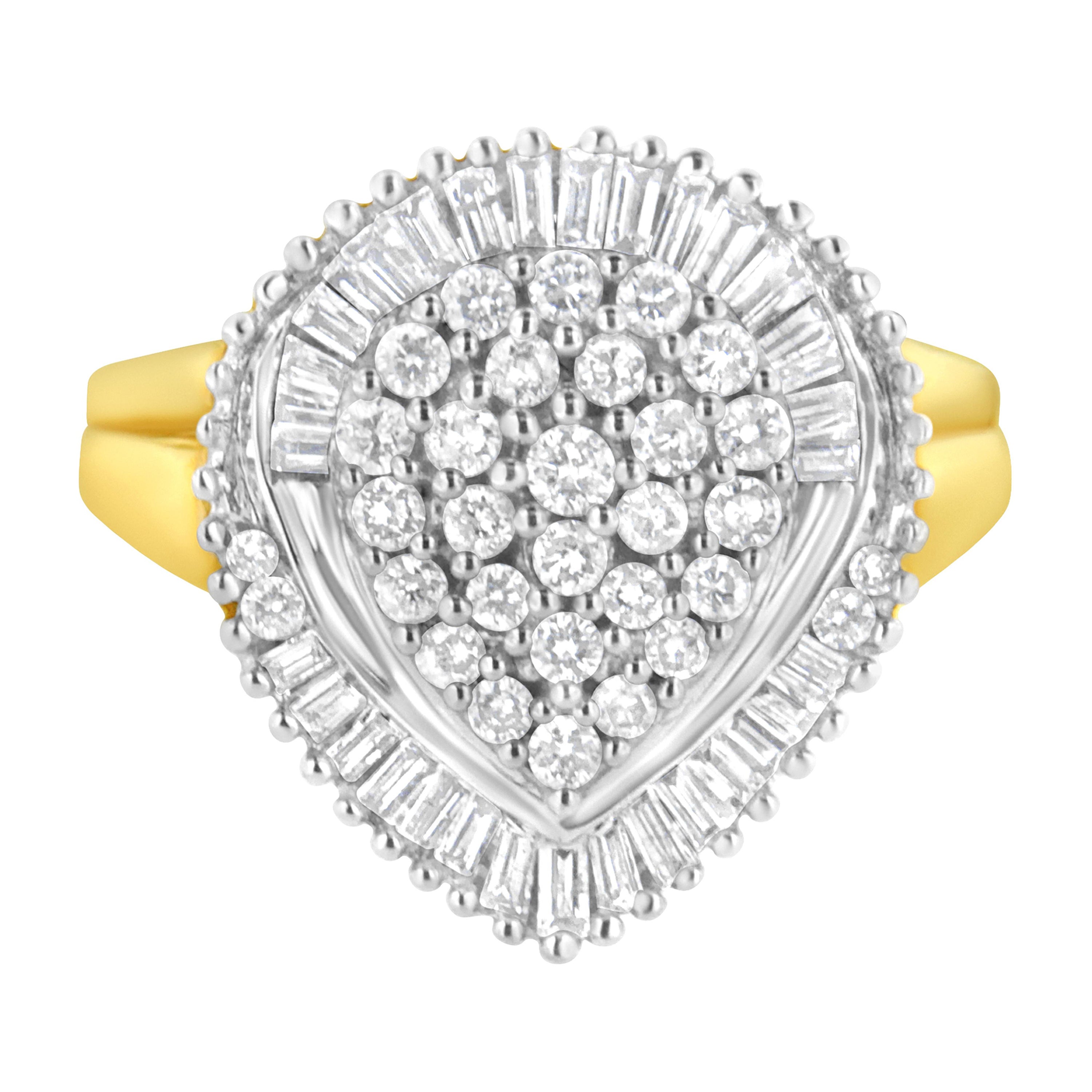 Anillo en racimo ovalado de diamantes talla redonda y baguette de 1,0 cttw en oro amarillo de 10 quilates