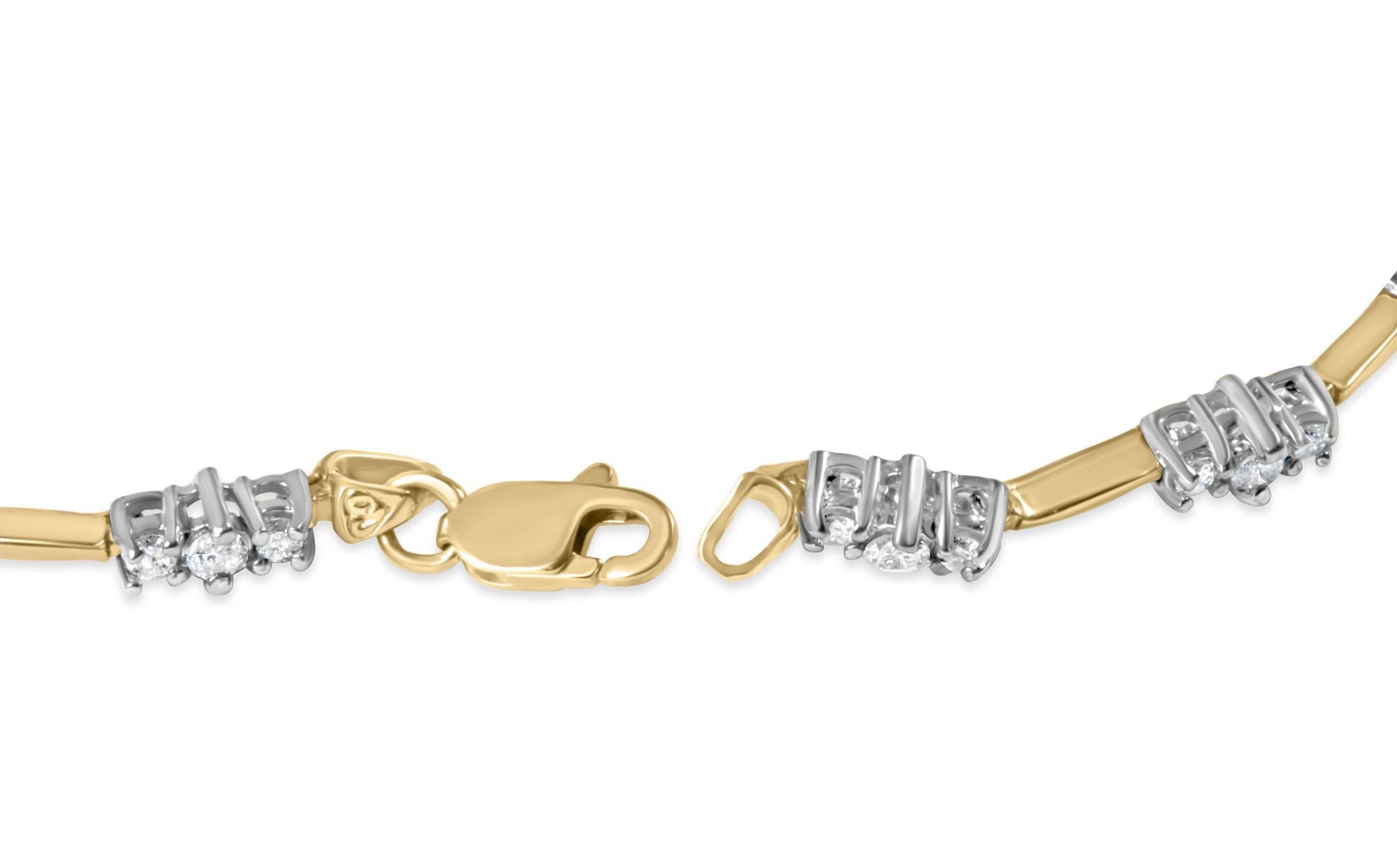 Élevez votre style avec ce superbe bracelet de tennis en or jaune 10K. Doté de 42 diamants ronds naturels d'un poids total de 1,0 carat, ce bracelet brille à chaque mouvement. Le design du lien en diamant à 3 pierres ajoute de la dimension et de la