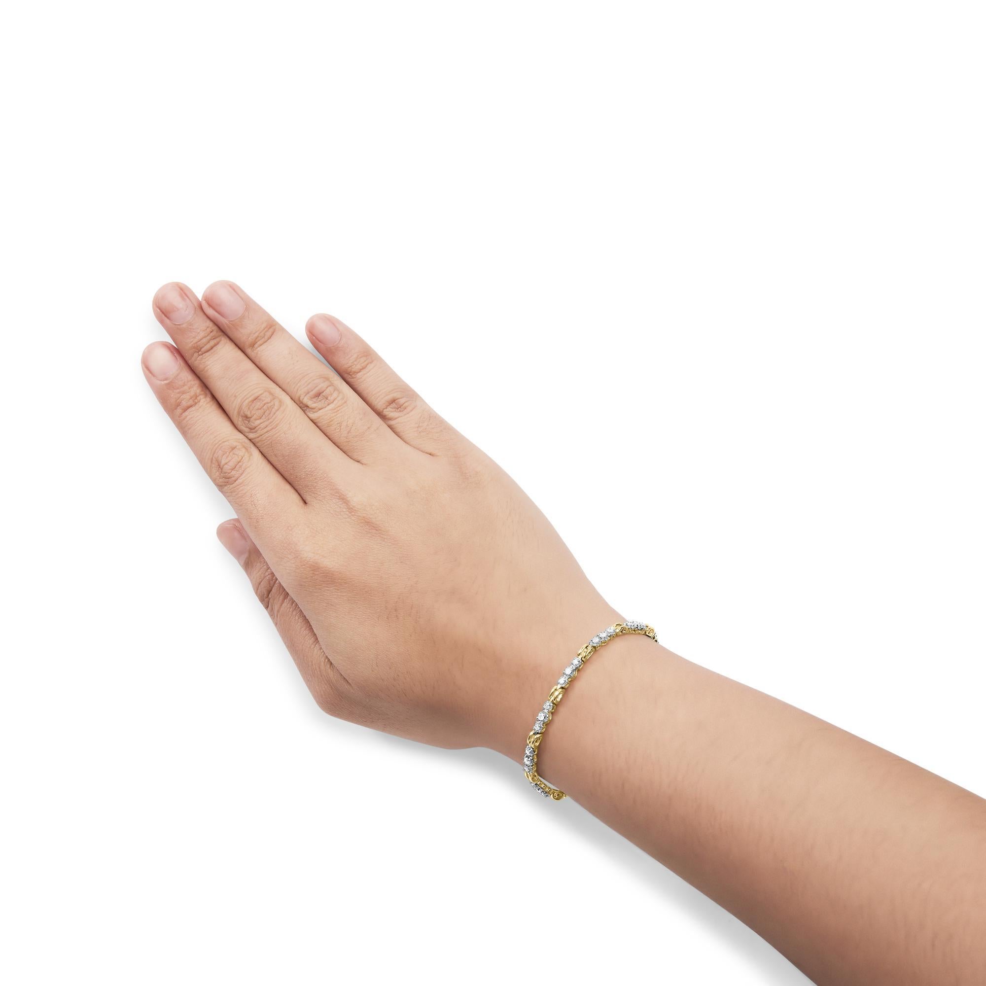 Taglio rotondo Bracciale a 3 pietre in oro giallo 10K con diamante da 1,00 Cttw A. Stone in vendita
