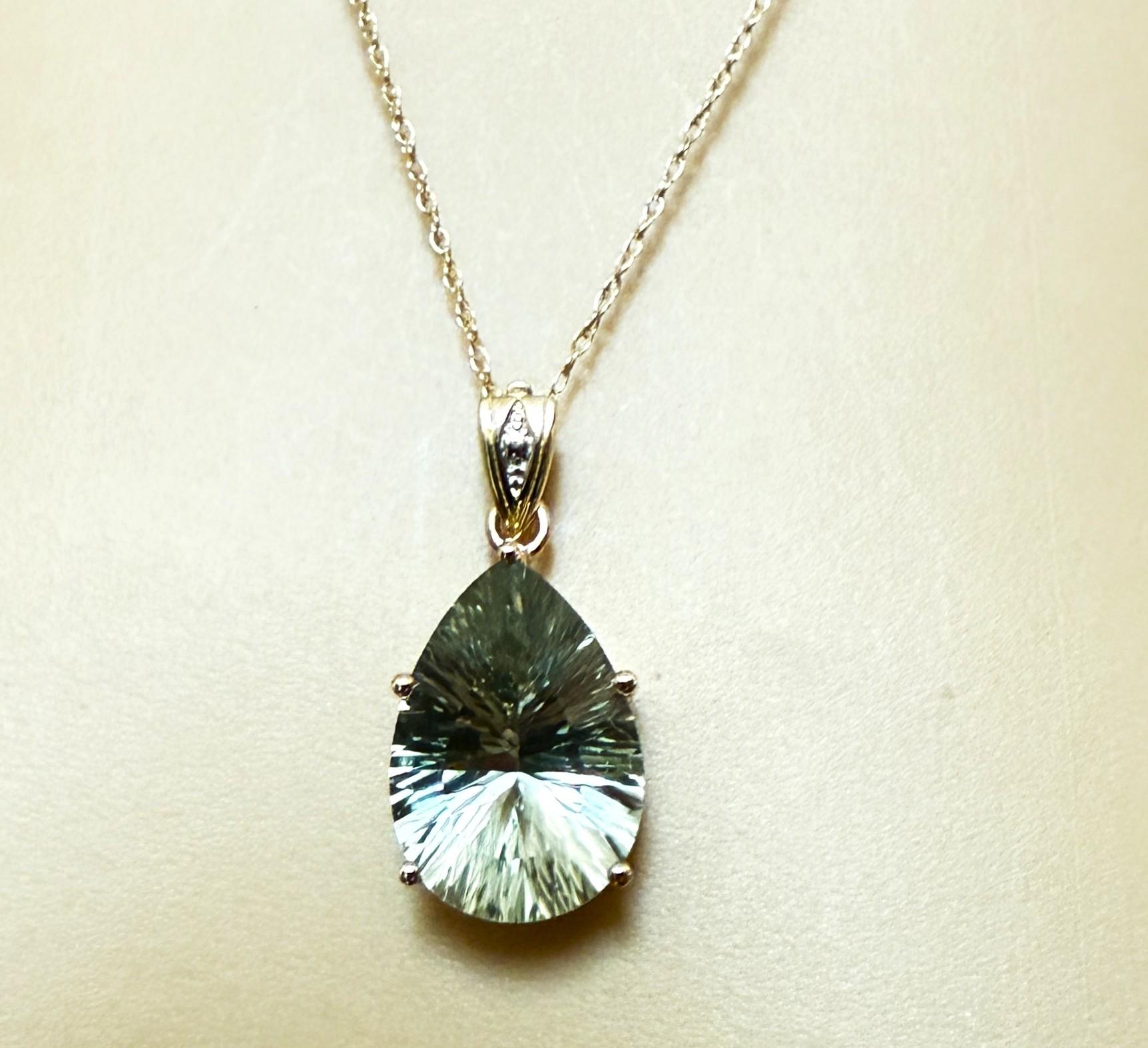 10k Gelbgold 10,21 Karat Prasiolith & Diamant-Anhänger w 14k Gelbgold Kette im Zustand „Hervorragend“ im Angebot in Eagan, MN
