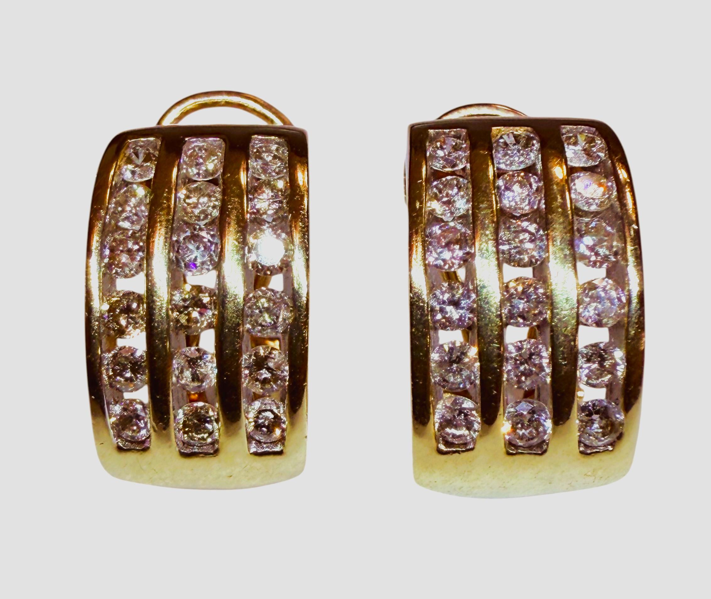 Art déco Boucles d'oreilles en or jaune 10k 1.08 carat ZEI 3 Row Half Hoop Diamond Omega Clip Earrings en vente