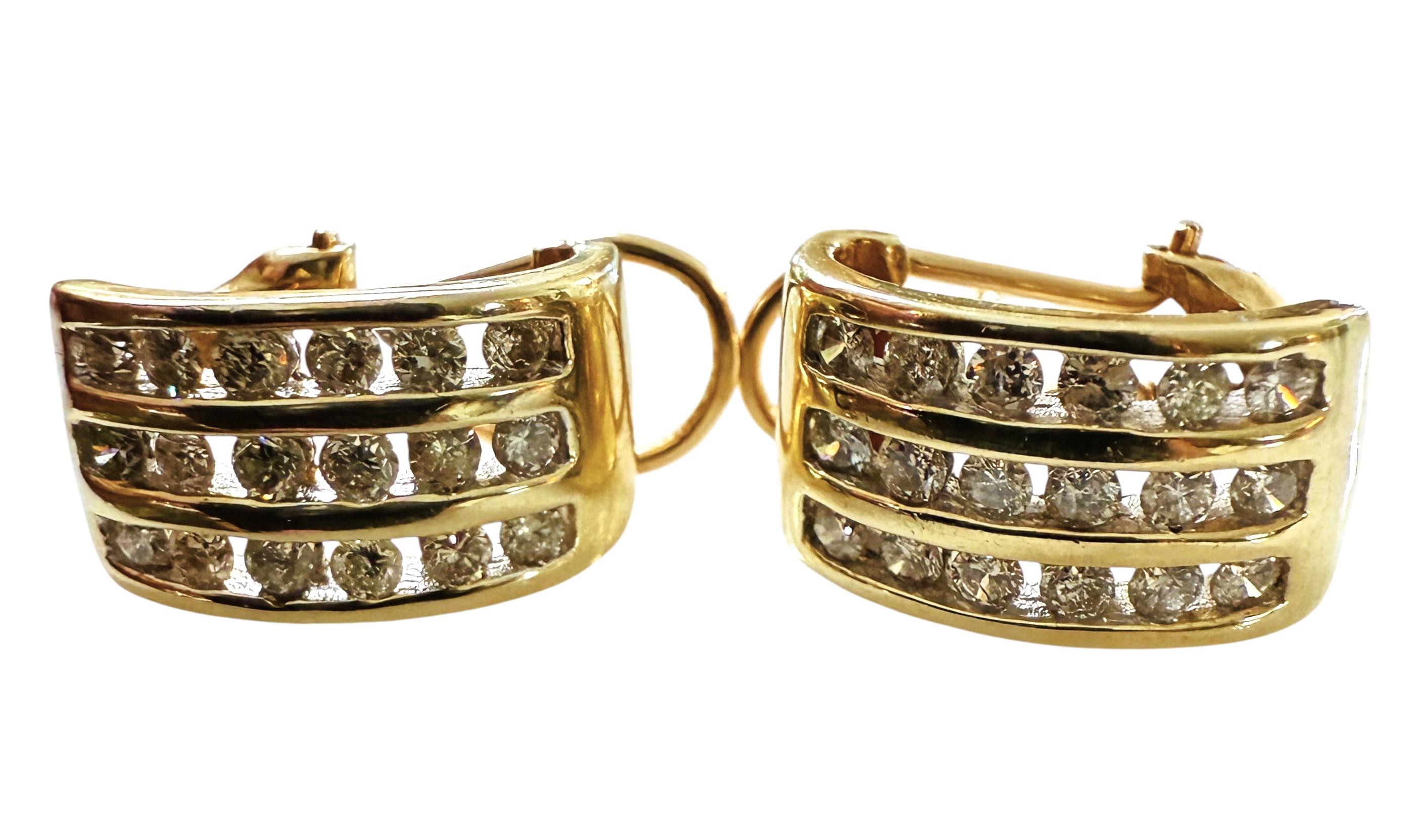 Boucles d'oreilles en or jaune 10k 1.08 carat ZEI 3 Row Half Hoop Diamond Omega Clip Earrings Excellent état - En vente à Eagan, MN
