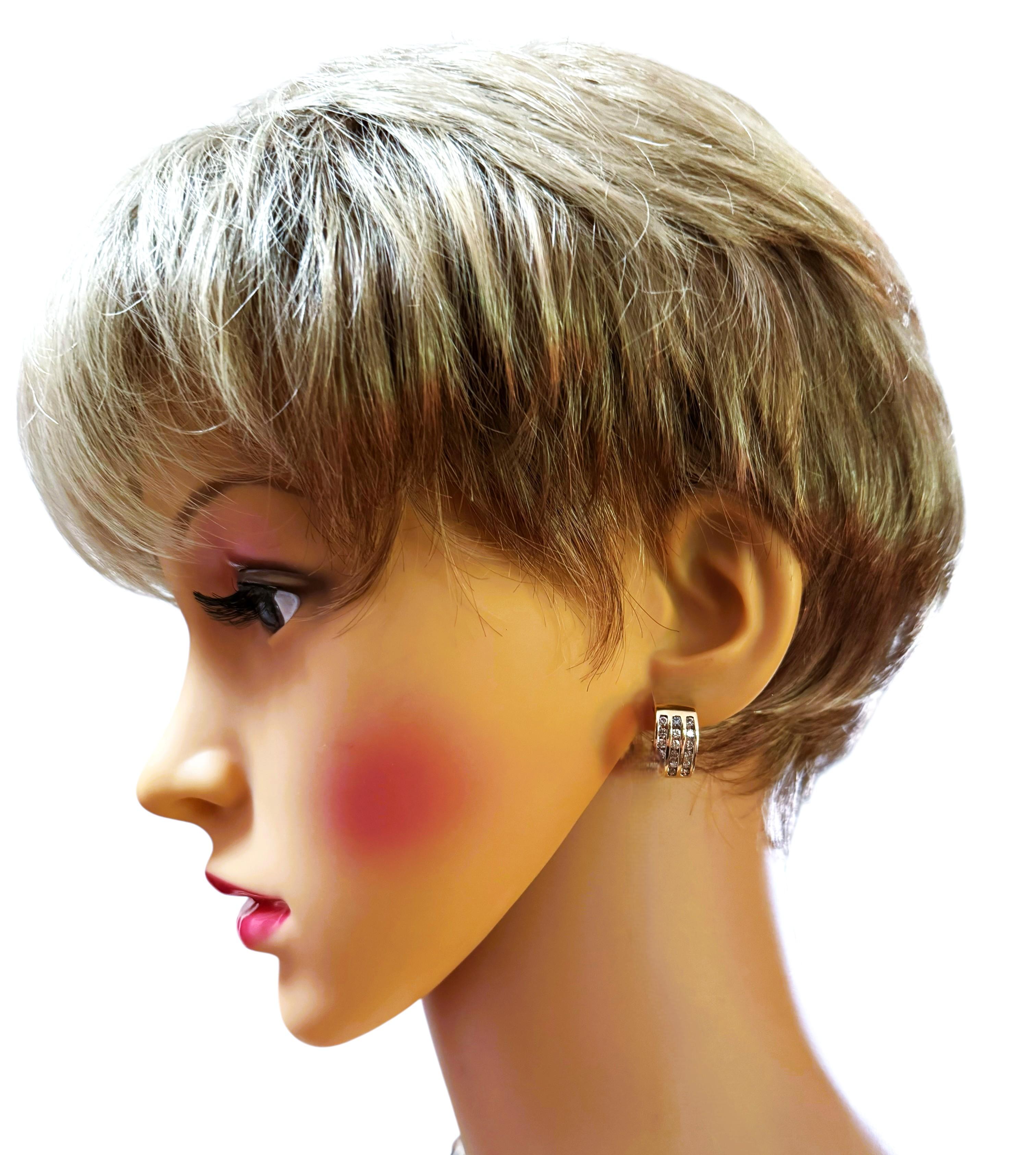 Boucles d'oreilles en or jaune 10k 1.08 carat ZEI 3 Row Half Hoop Diamond Omega Clip Earrings en vente 3