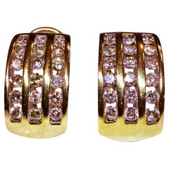 Pendientes de clip Omega de oro amarillo de 10 quilates y 1,08 quilates ZEI de 3 filas con medio aro de diamantes