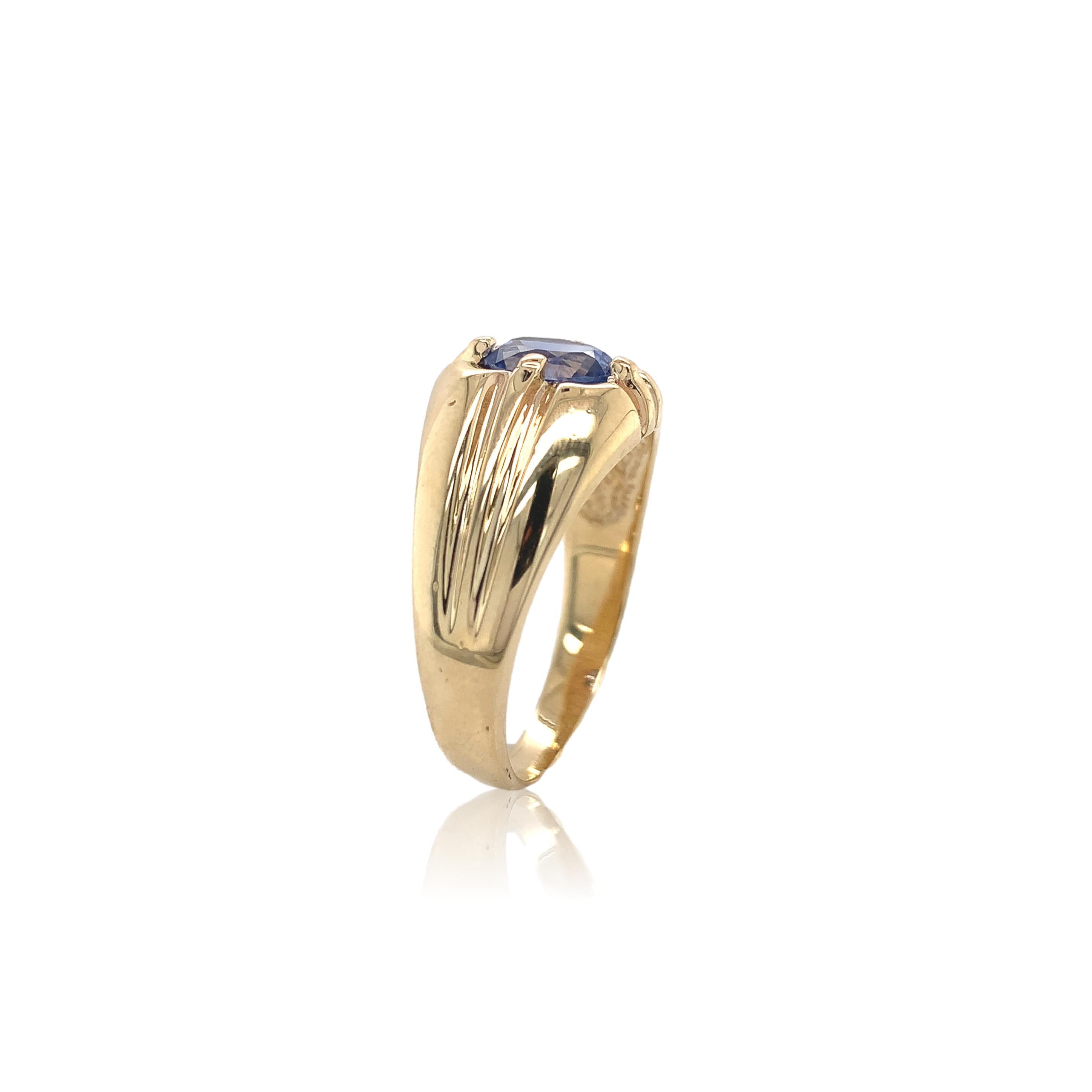 Oval Cut 10K yellow gold 1.19ct Sapphire Men's Ring For Sale