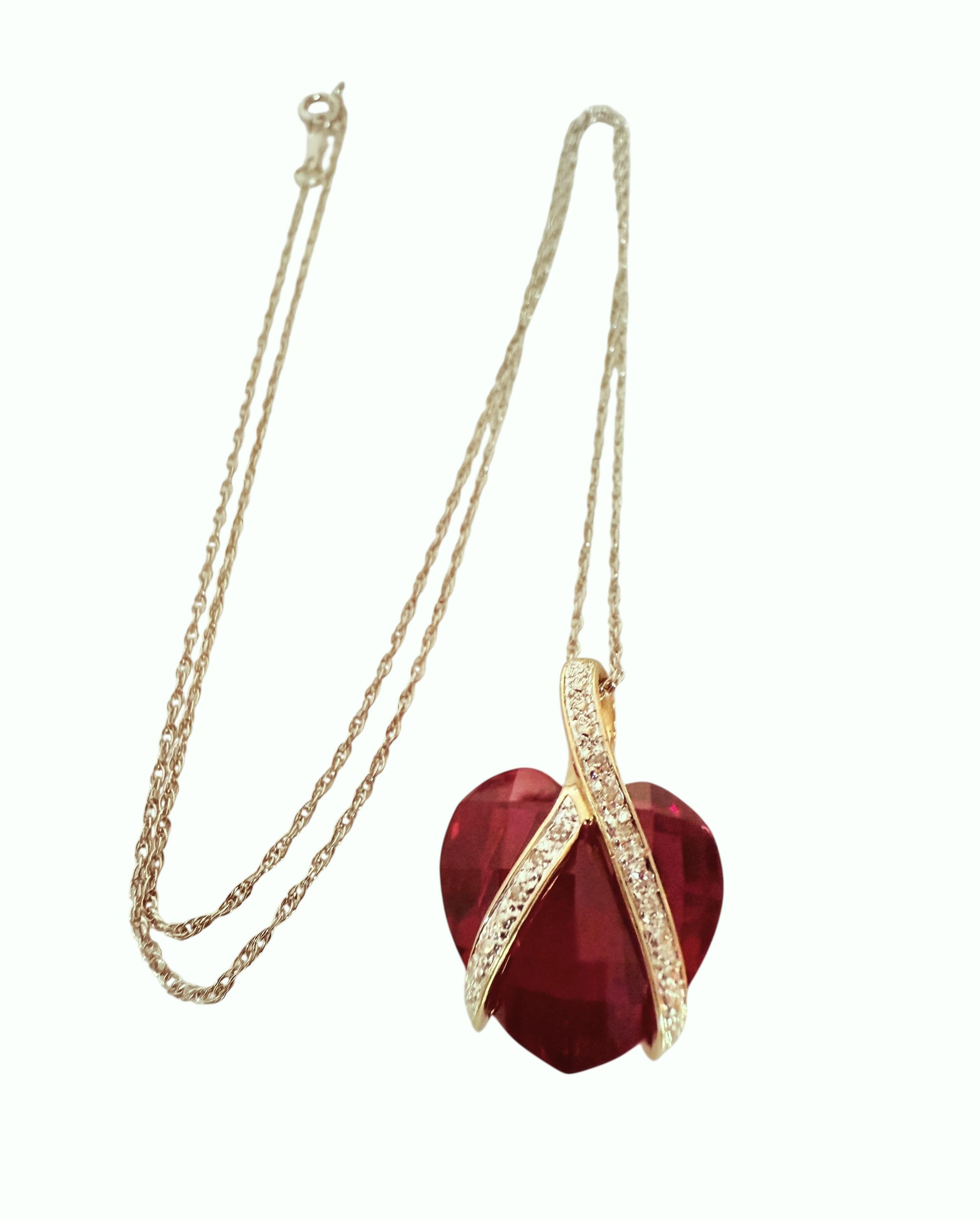 Collier pendentif en or jaune 10k 12 carats rubis et diamants sur chaîne en or blanc 14k Neuf - En vente à Eagan, MN