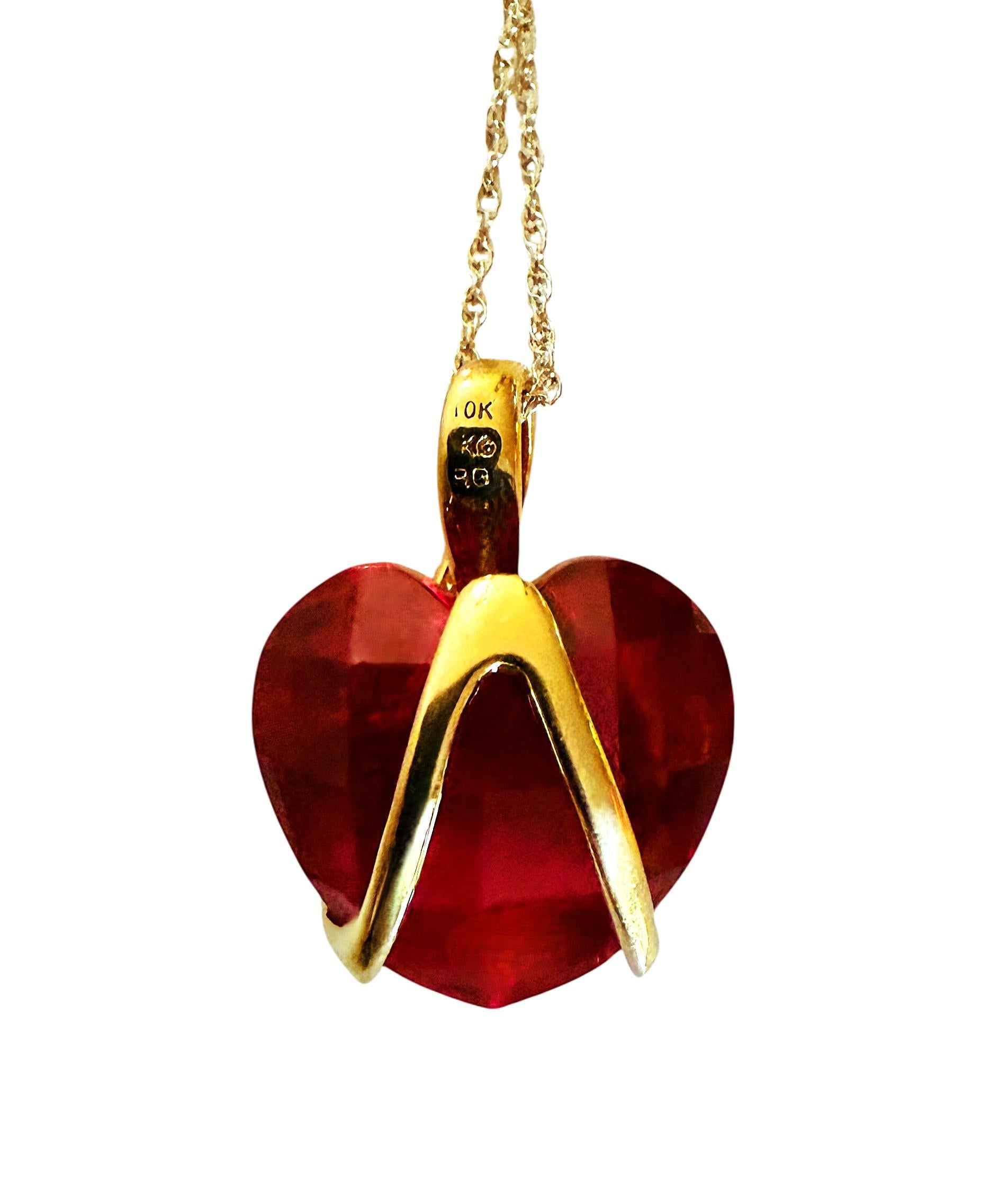 Collier pendentif en or jaune 10k 12 carats rubis et diamants sur chaîne en or blanc 14k en vente 1