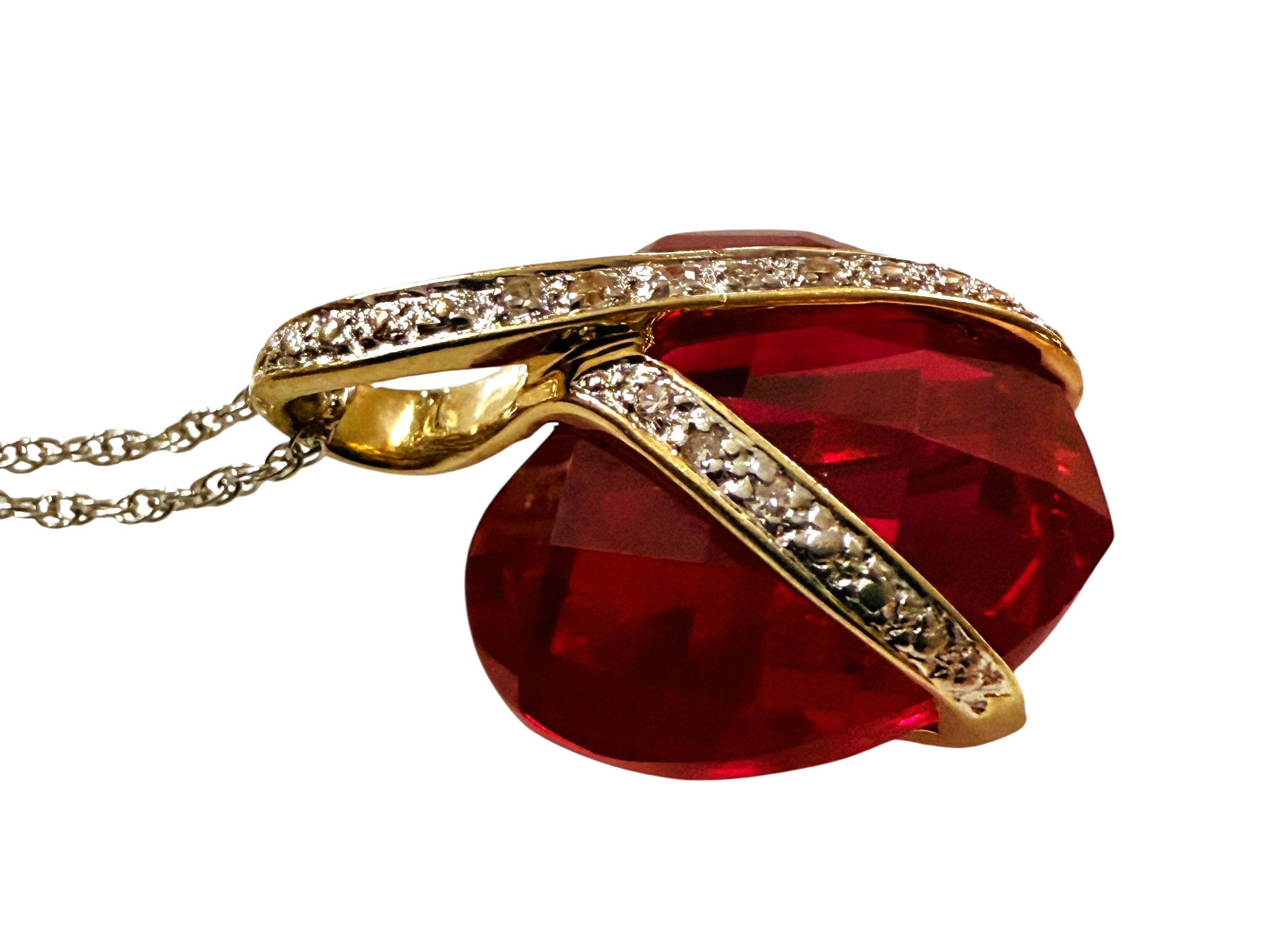 Collier pendentif en or jaune 10k 12 carats rubis et diamants sur chaîne en or blanc 14k en vente 3