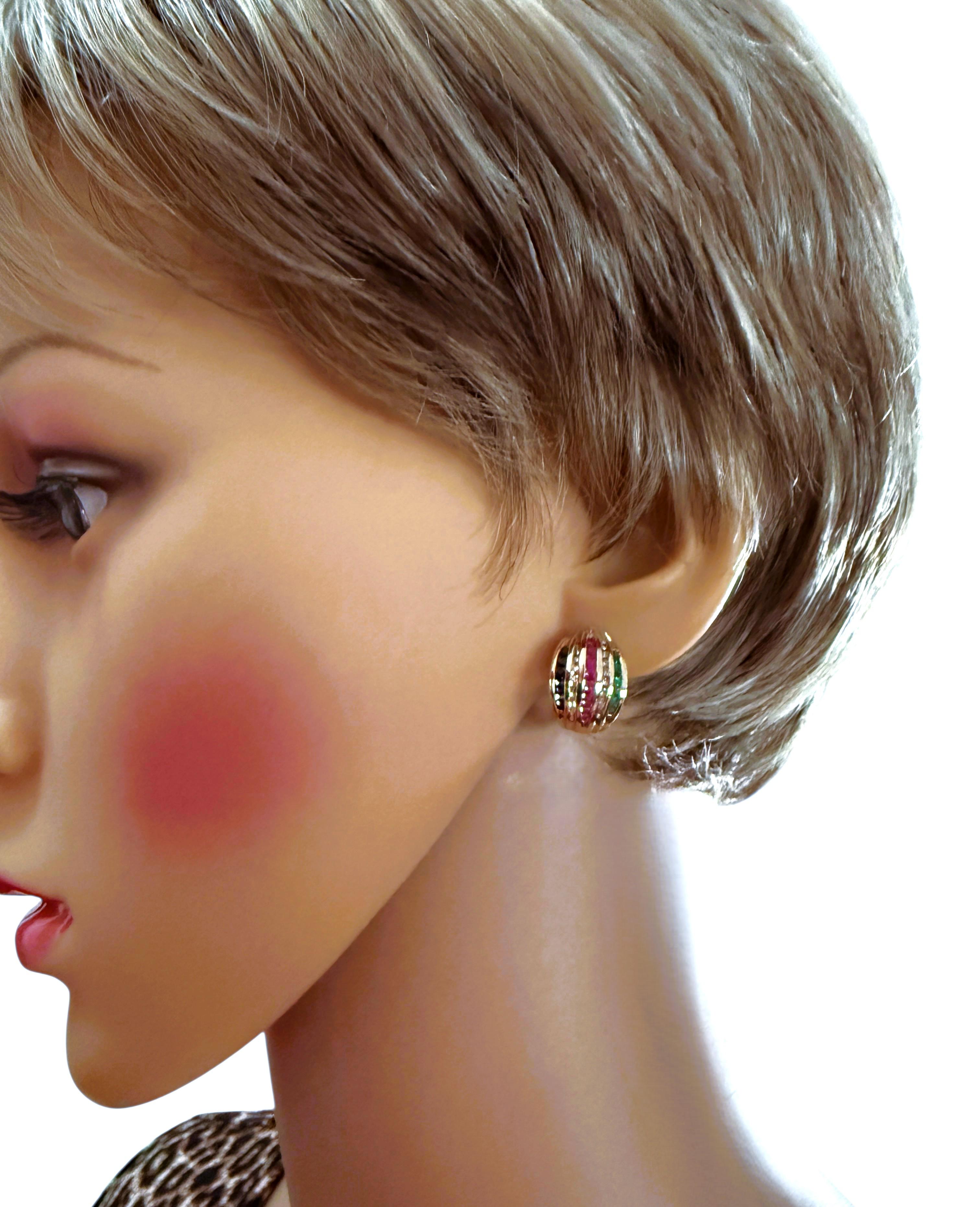 Art Déco 10k Yellow Gold 1.20 Carat Diamond, Emerald, Ruby, & Sapphire Omega Earrings in vendita