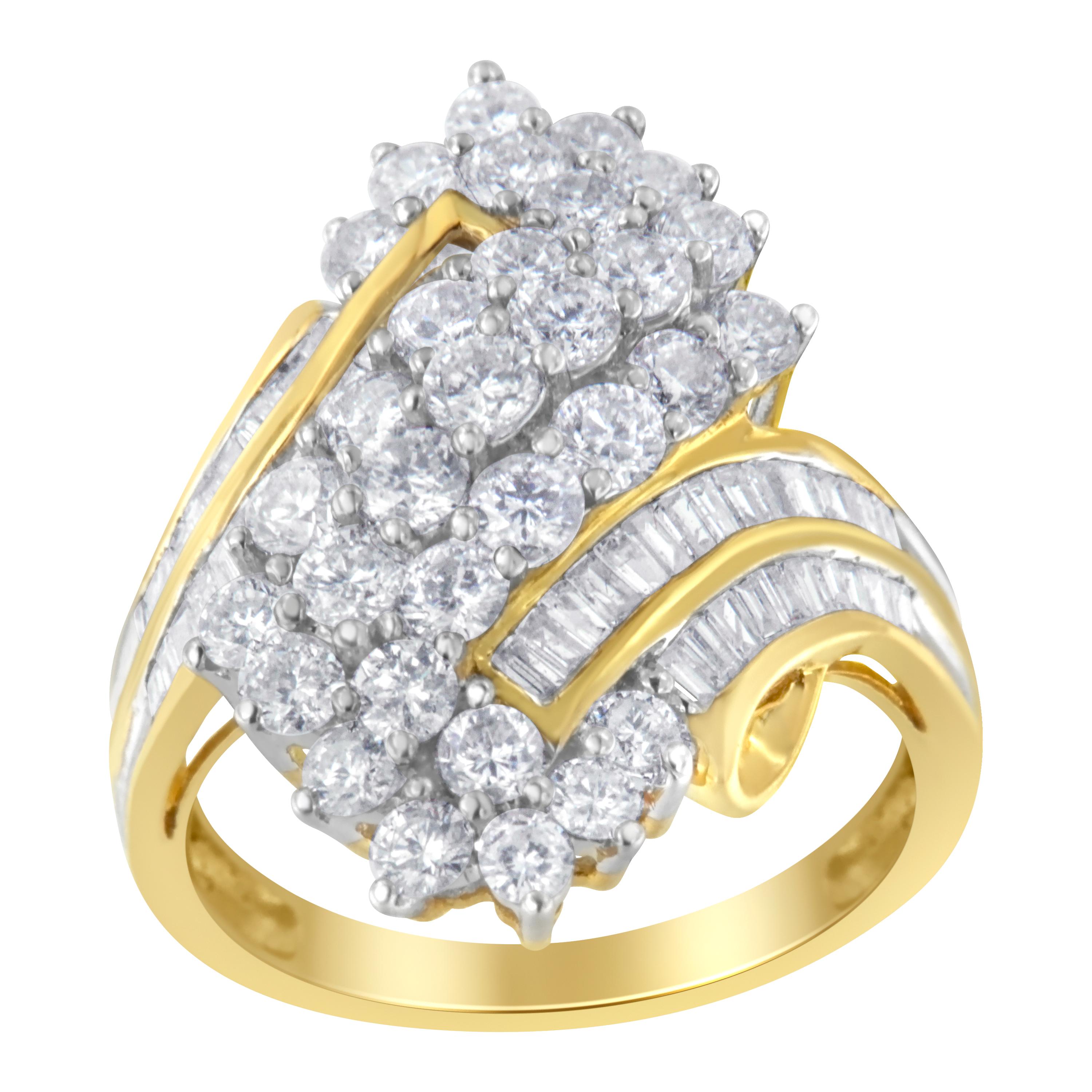 Contemporain Bague en or jaune 10 carats avec grappe de diamants de 2 5/8 carats en vente