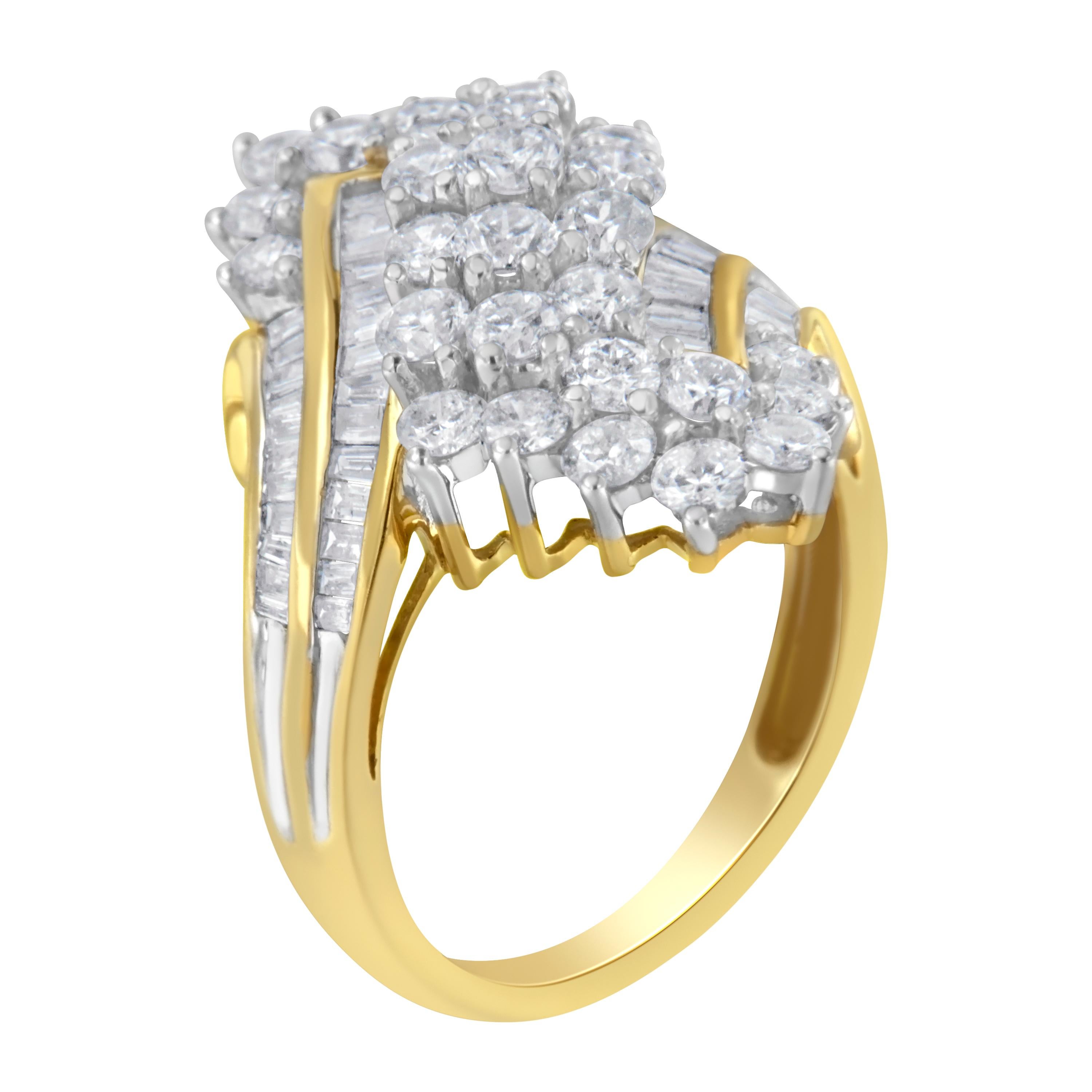Contemporary 10K Yellow Gold 2 5/8 Carat Diamond Cluster Ring For Sale