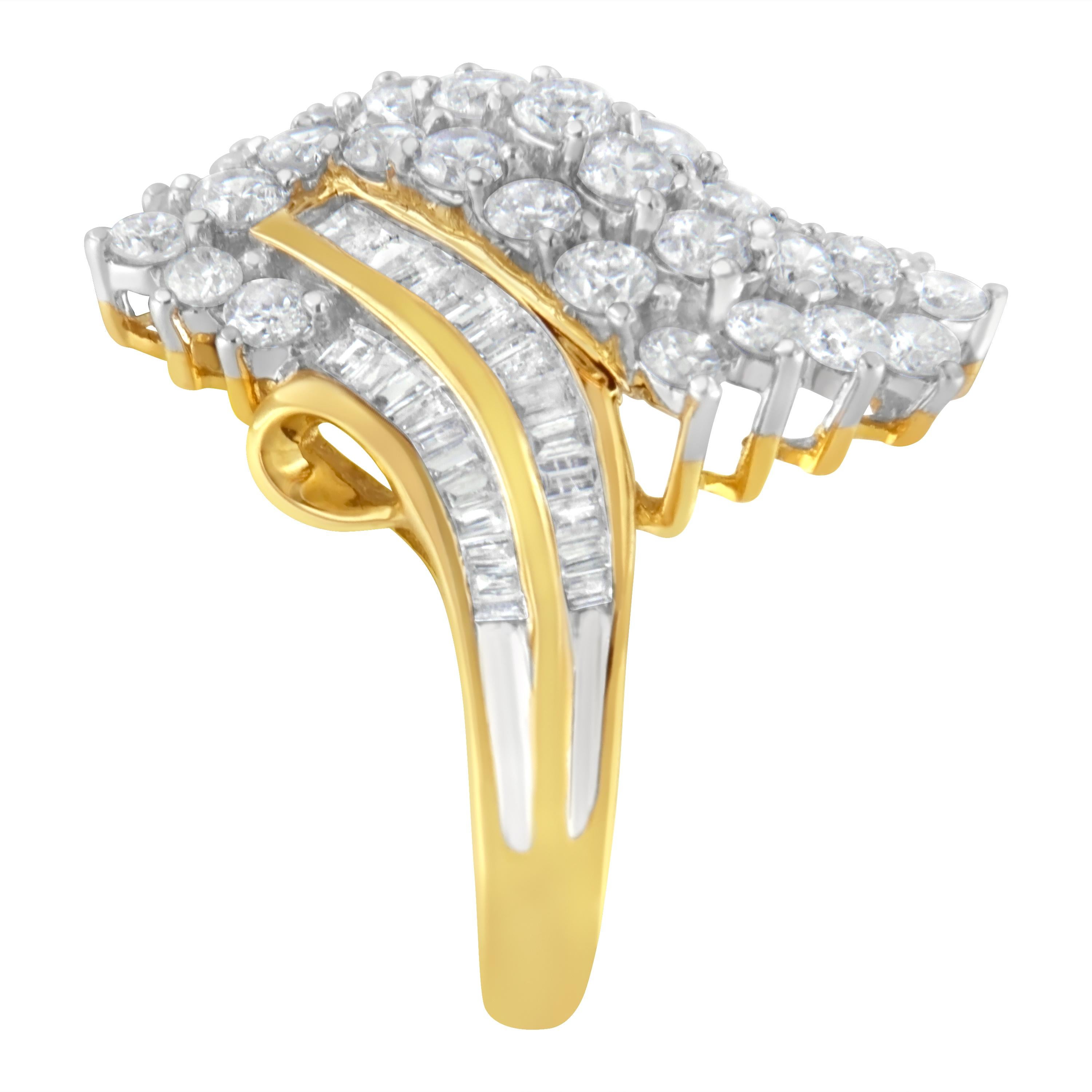 Bague en or jaune 10 carats avec grappe de diamants de 2 5/8 carats Pour femmes en vente