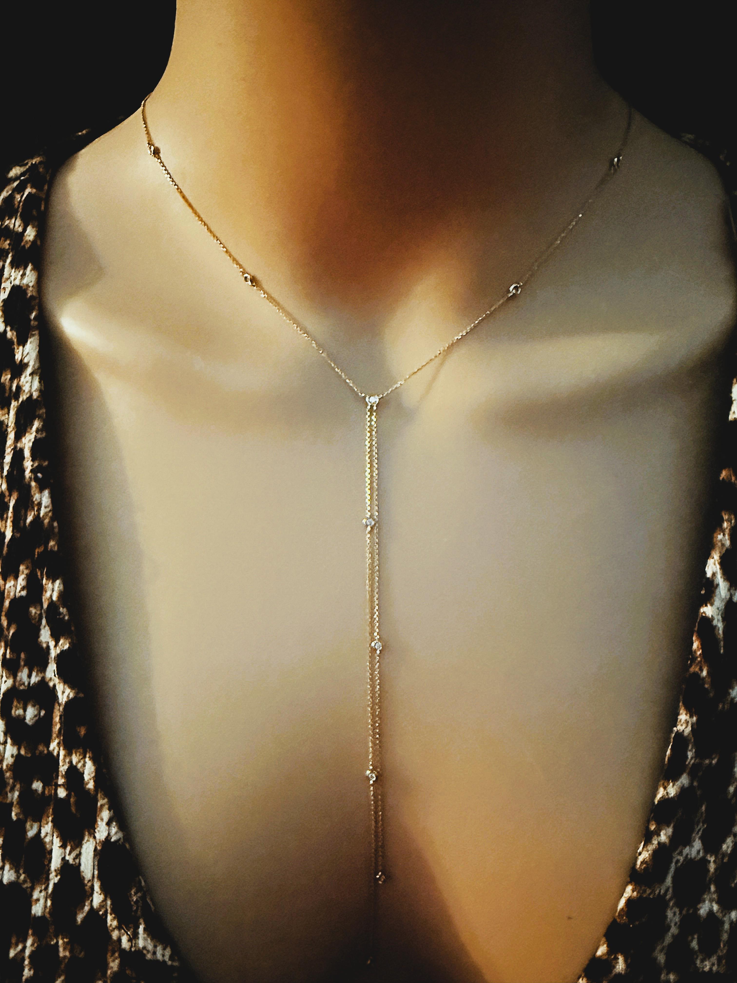 Taille brillant Collier en or jaune 10k, diamant taille brillant Saturn Y Split Drop Necklace en vente