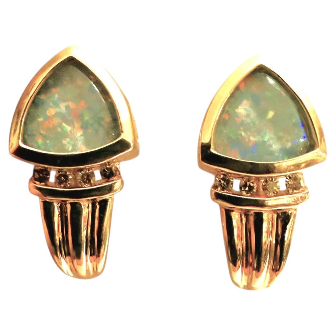 10k Gelbgold 2,40 Karat Trillion Cut Opal & Diamant Post Ohrringe 3 Gramm