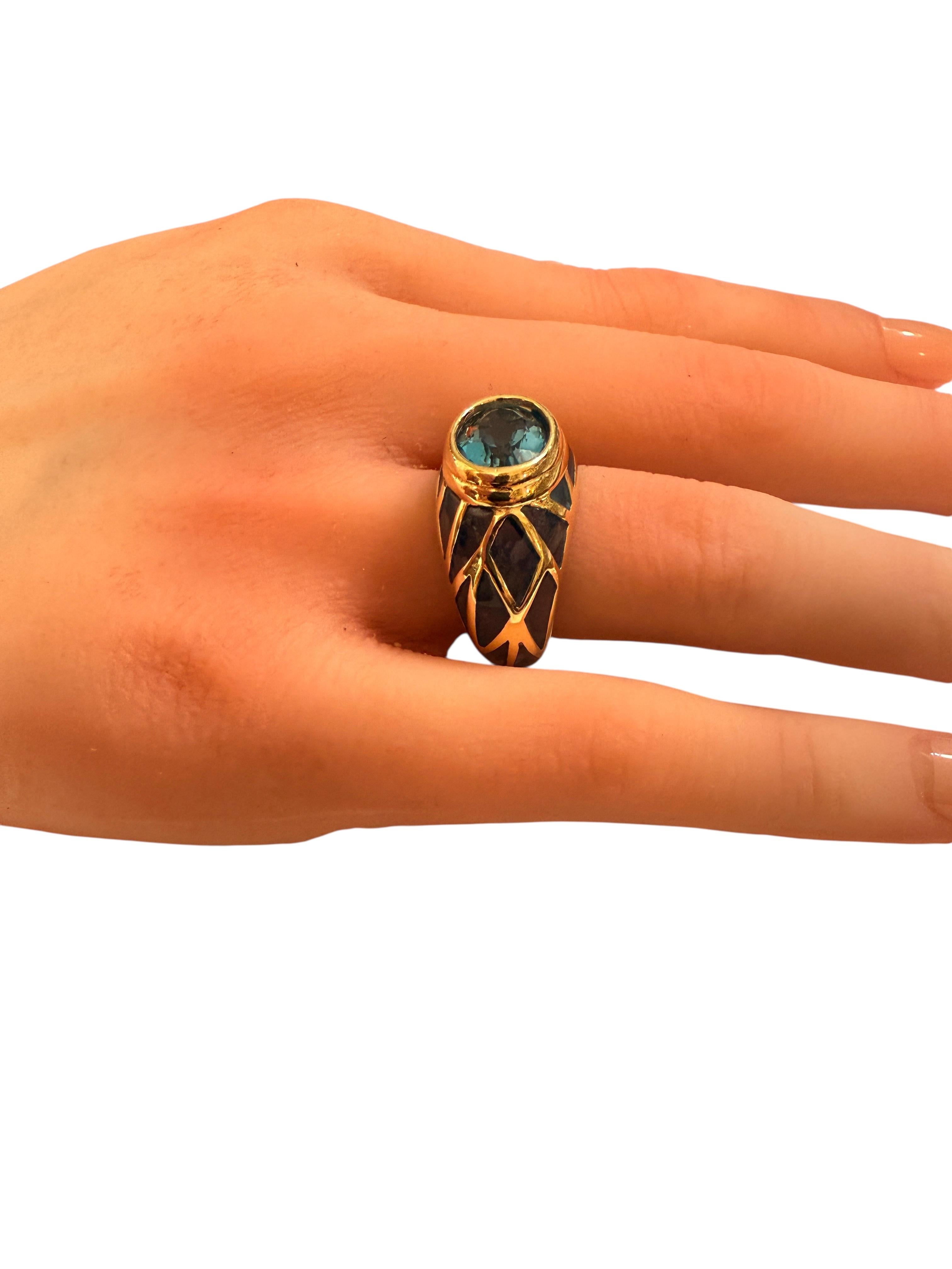 Anillo de oro amarillo de 10 quilates con topacio azul de Londres de 2,54 quilates y esmalte azul talla diamante en venta 5
