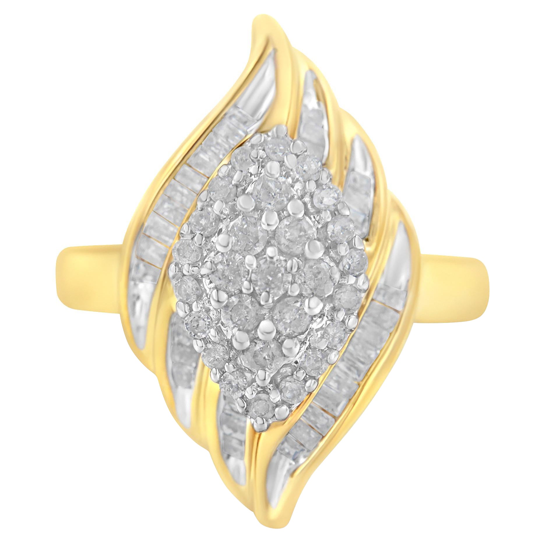 Anillo de cóctel de diamantes de 3/4 qt de oro amarillo de 10 quilates (color I-J, pureza I2-I3)