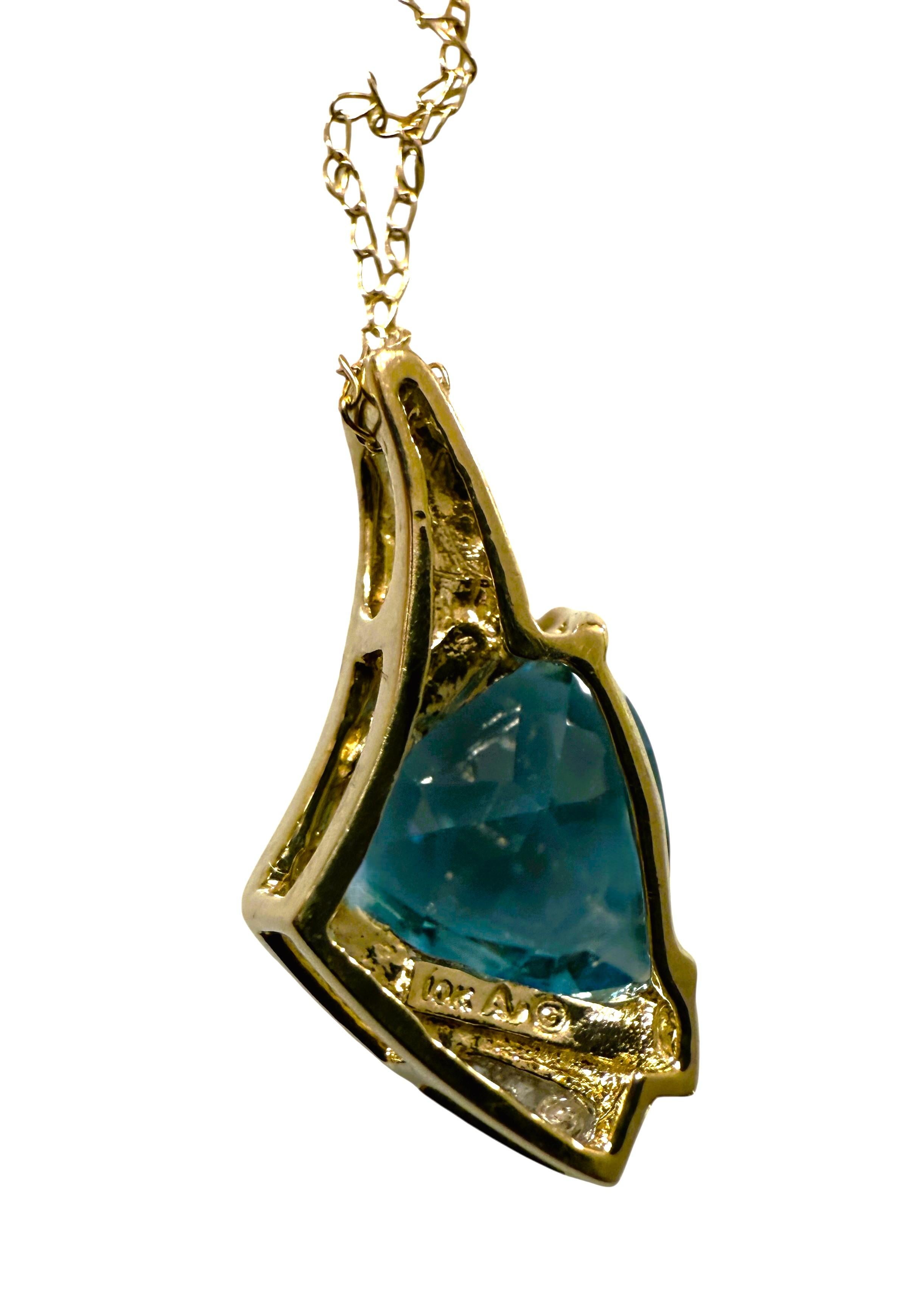 10k Gelbgold 3 Karat Blautopas mit Billionen-Schliff & Diamant-Anhänger Halskette im Angebot 4