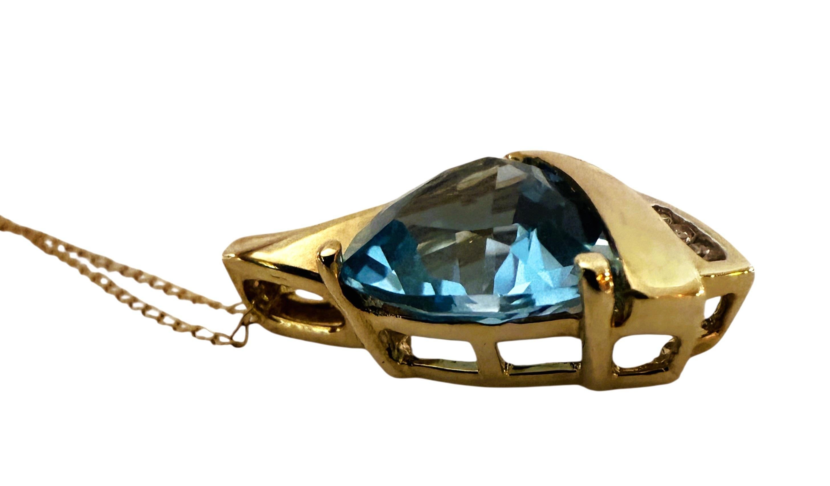 10k Gelbgold 3 Karat Blautopas mit Billionen-Schliff & Diamant-Anhänger Halskette im Angebot 1