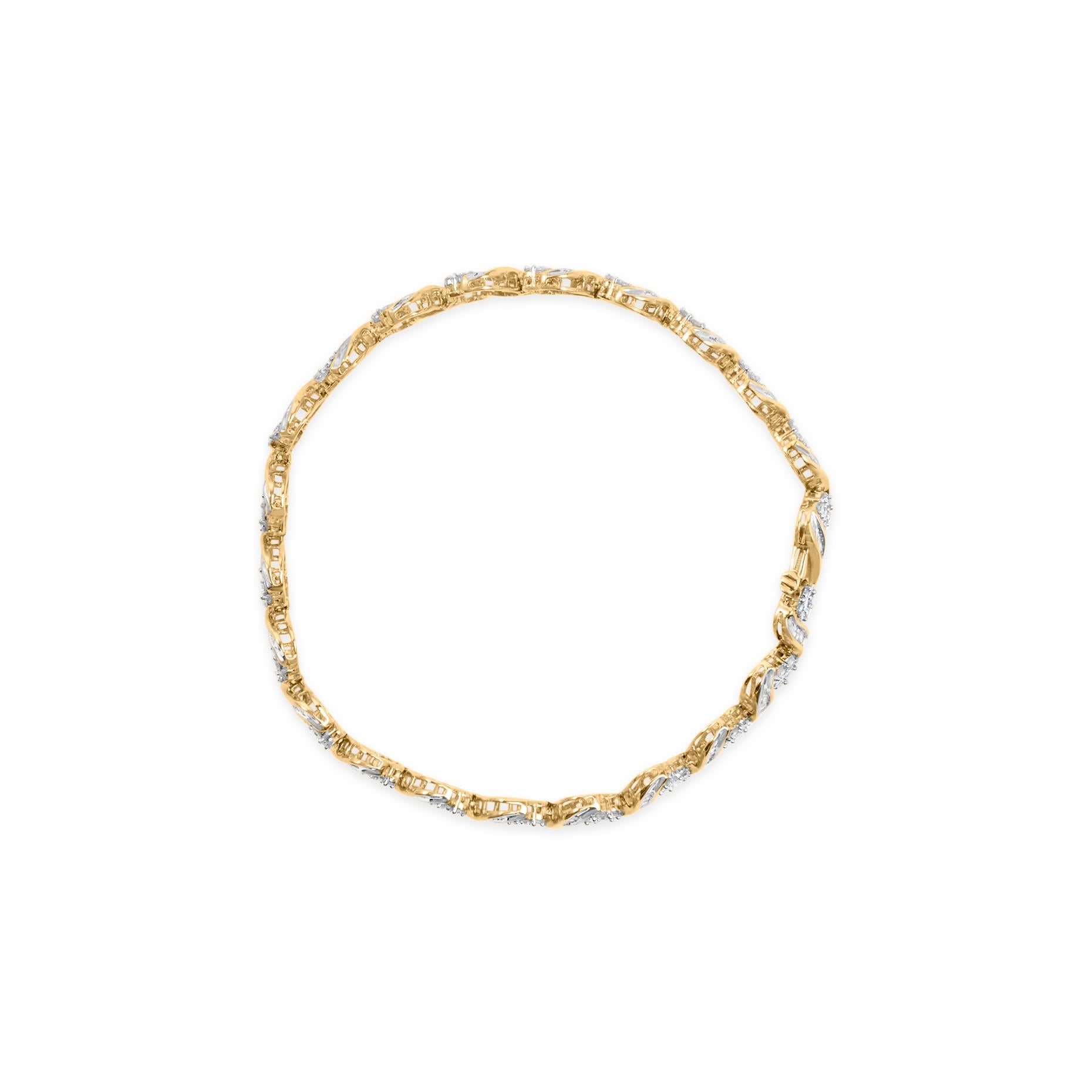 Moderne Bracelet à maillons floraux en or jaune 10 carats avec diamants taille ronde et baguette de 3,0 carats en vente
